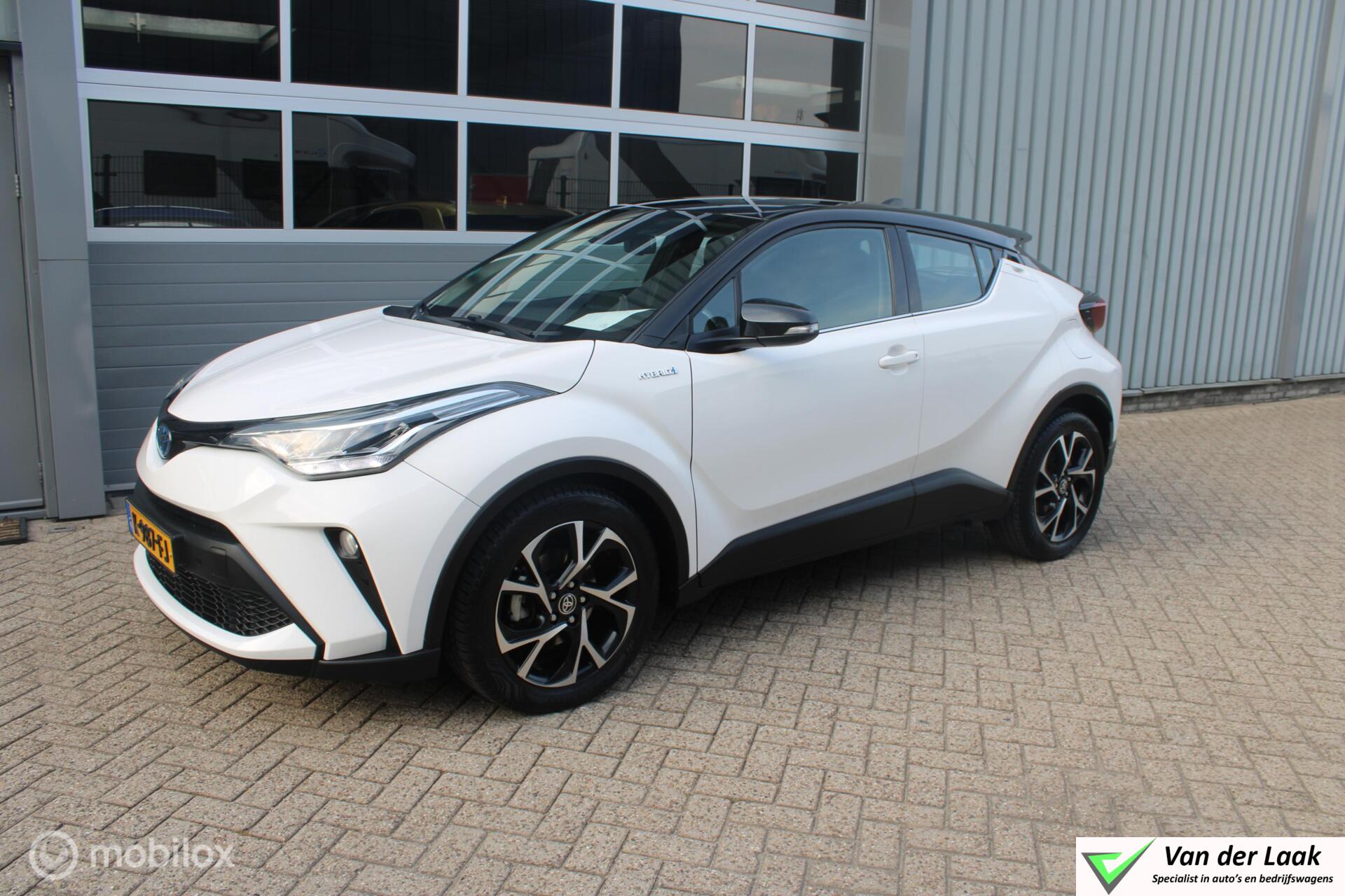 Toyota Toyota C-hr 1.8 Hybrid Dynamic  | NL Auto Boekjes | Trekhaak | Parkeersensoren voor en achter | 2020 - voorkant