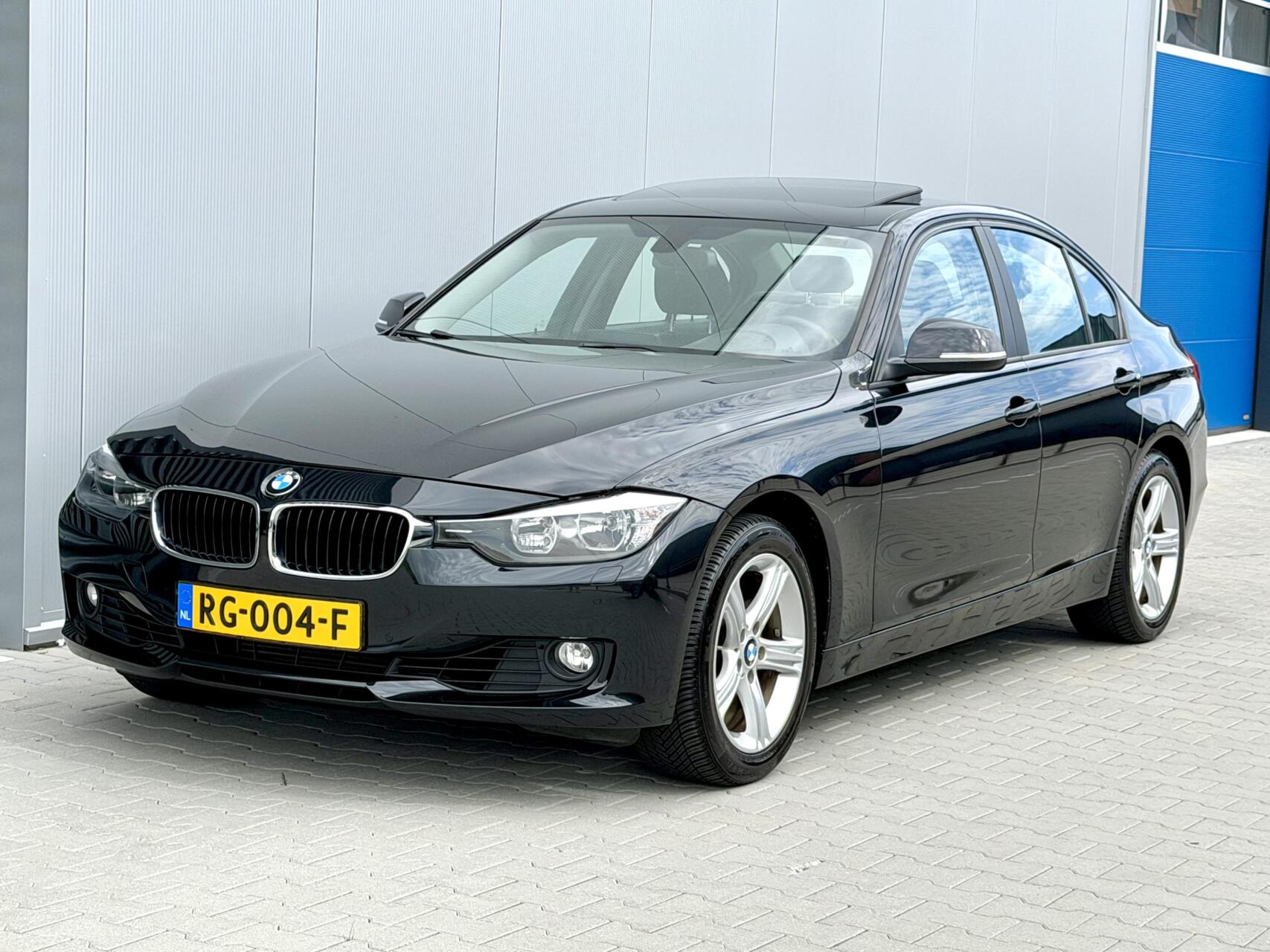 BMW 328i xDrive 328i xDrive Luxury - Schuifdak - Lederen - Navi 2016 - voorkant