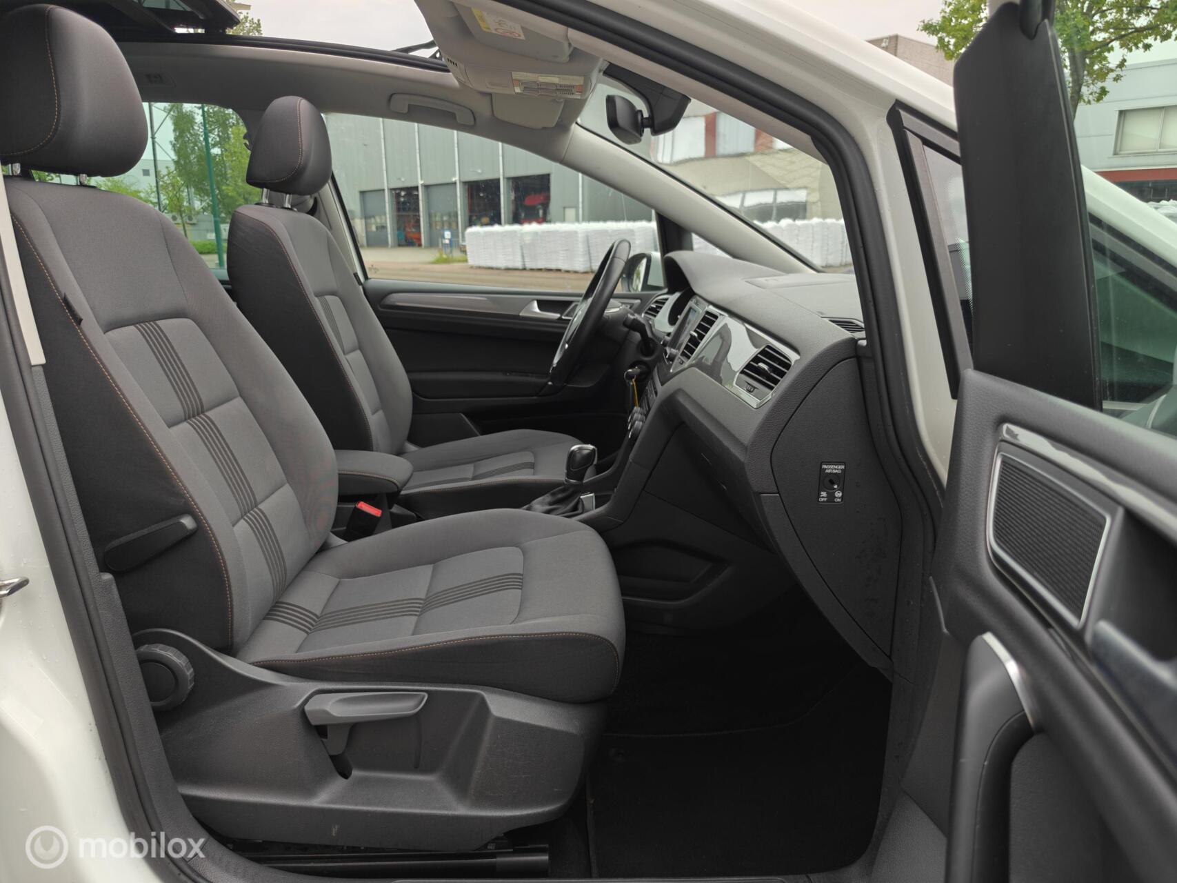 Foto van Volkswagen Golf Sportsvan