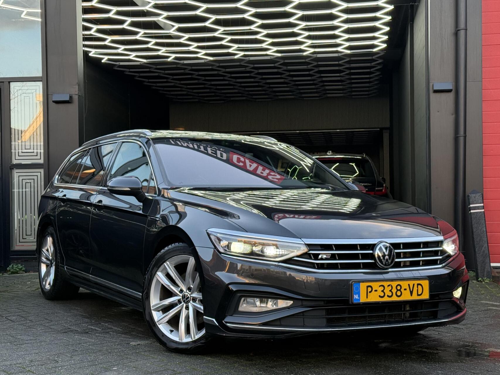 Volkswagen Passat 1.5 TSI R-Line Business + 2022 - voorkant