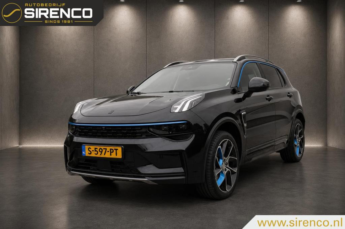 Lynk&co LYNK & Co 01 1.5 | ruime voorraad | zwart & blauw | 360 camera | panoramadak | 2023 - voorkant