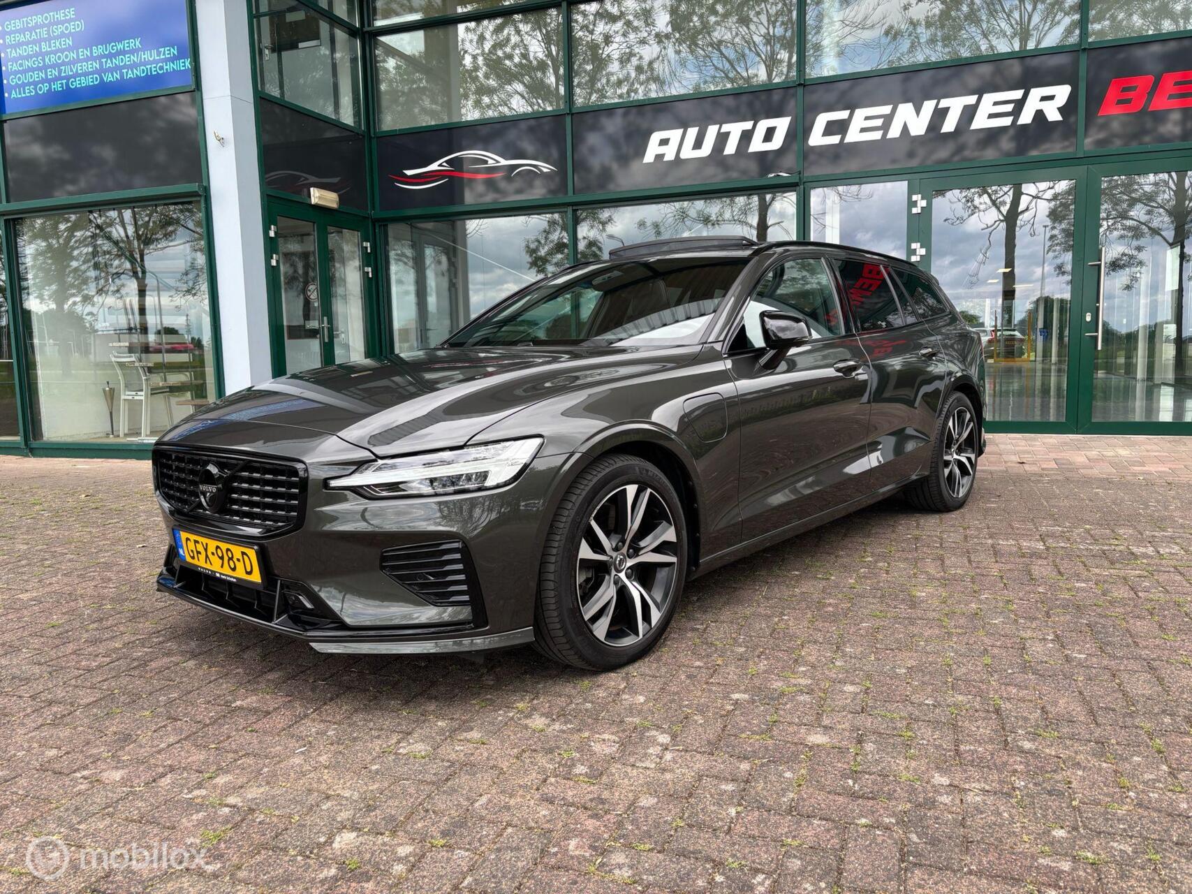 Volvo V60 2.0 T6 Recharge AWD R-Design Trekhaak 2022 - voorkant