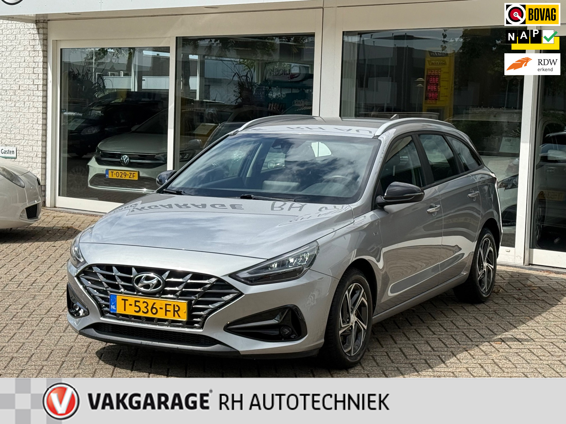 Hyundai I 30 1.0 T-GDi 120pk MHEV Comfort Smart | Carplay / Android Auto | Achteruitrijcamera | PDC | 16" met all season band 2023 - voorkant