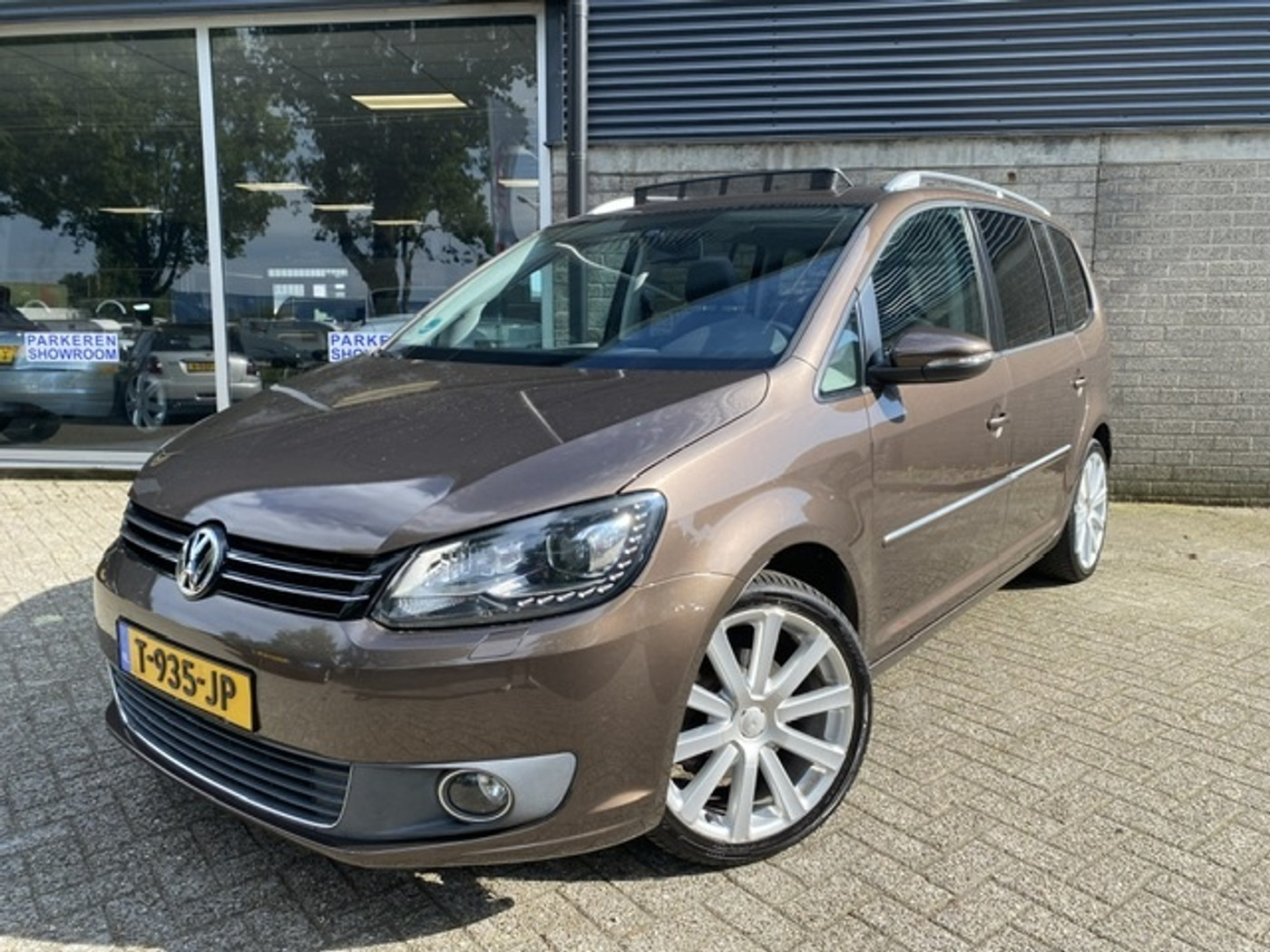 Volkswagen Touran 1.4 TSI Highline 2011 - voorkant