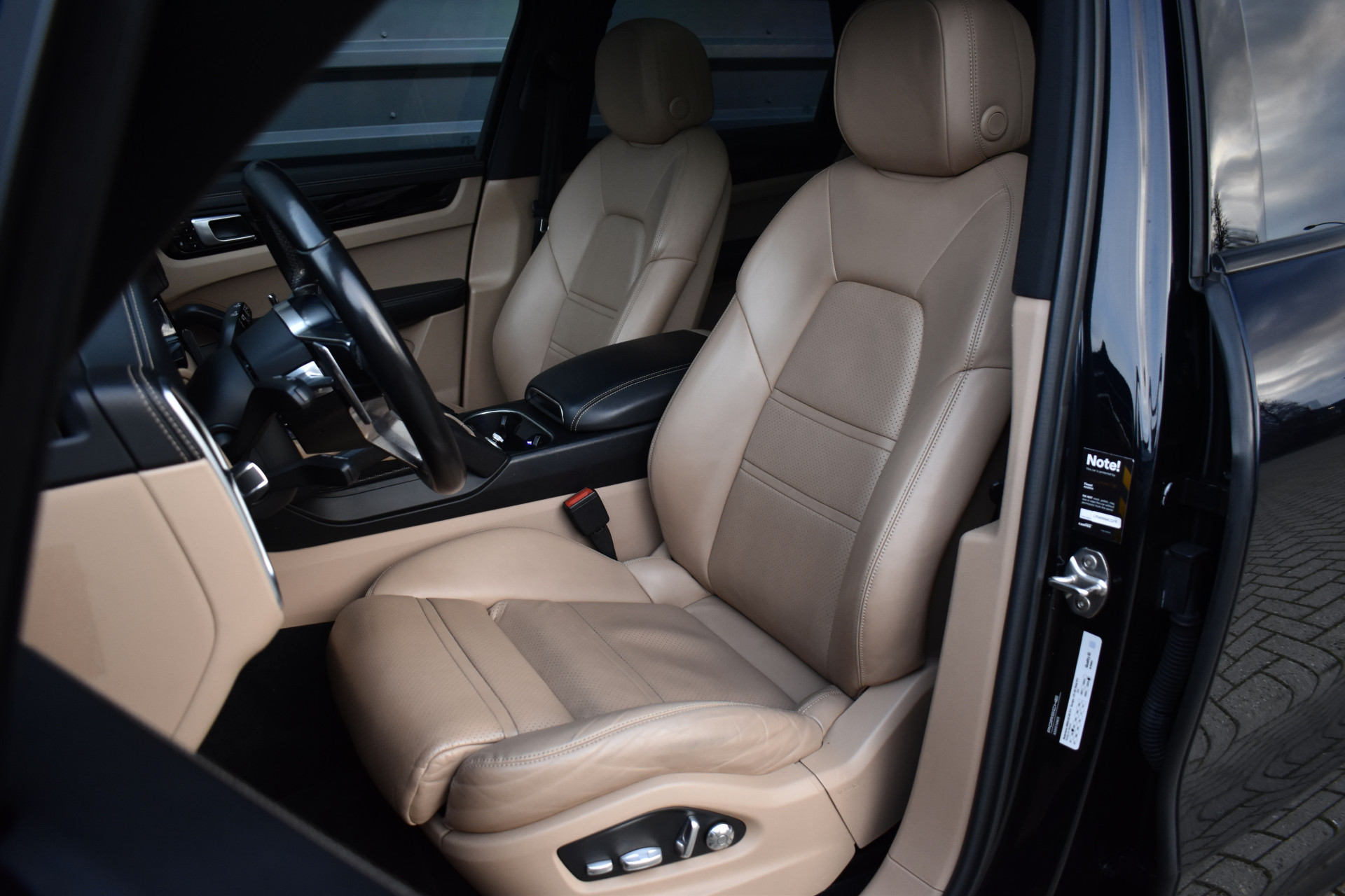 Foto van Porsche Cayenne E-hybrid