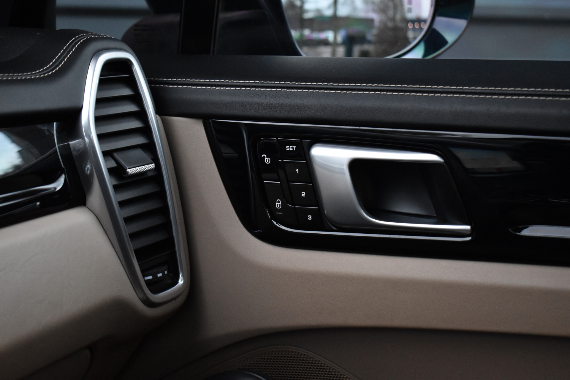 Foto van Porsche Cayenne E-hybrid