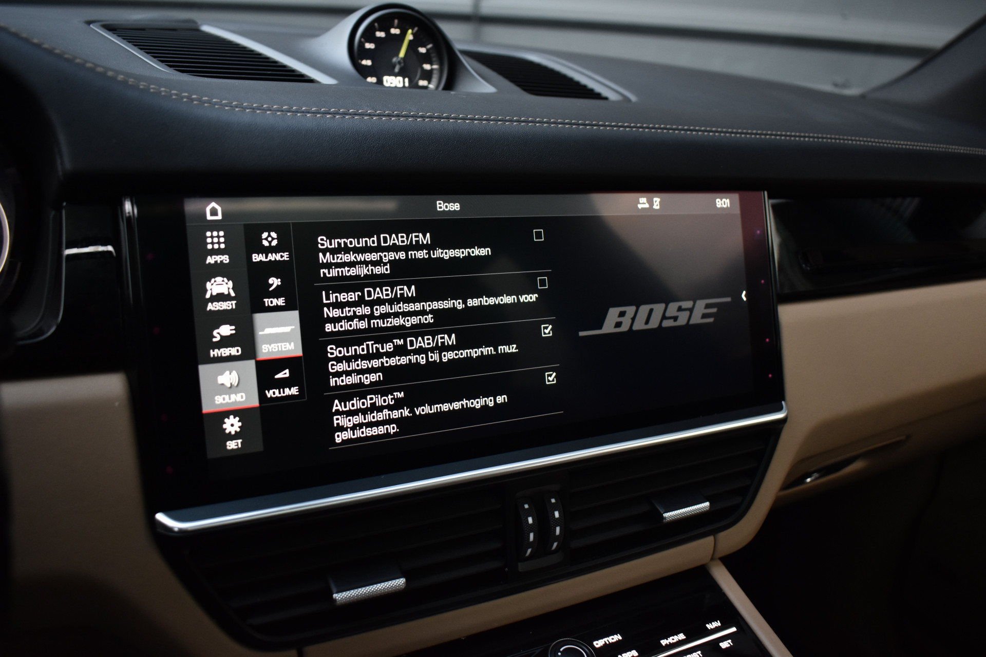 Foto van Porsche Cayenne E-hybrid