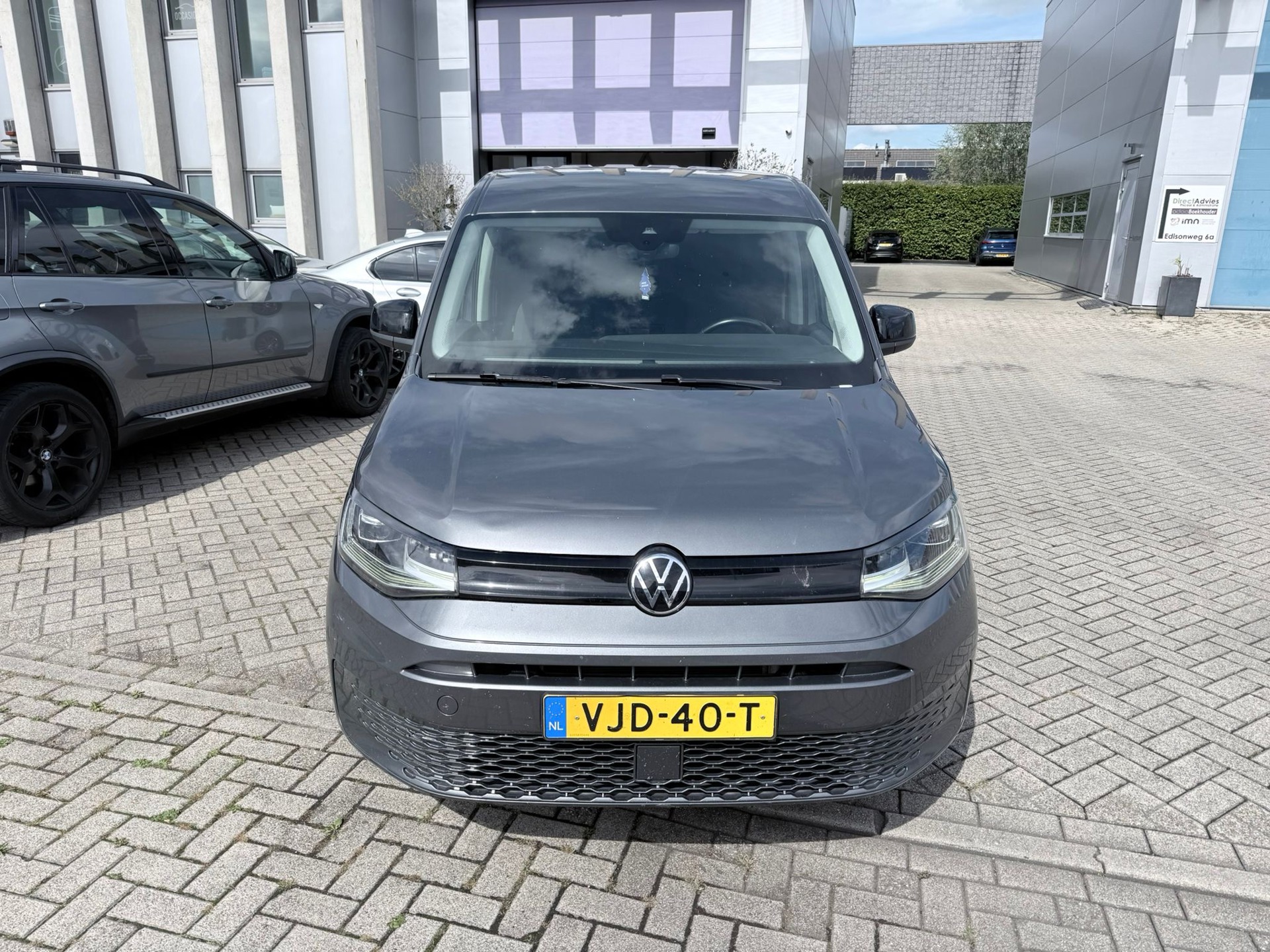 Foto van Volkswagen Caddy Modified Partition Wall