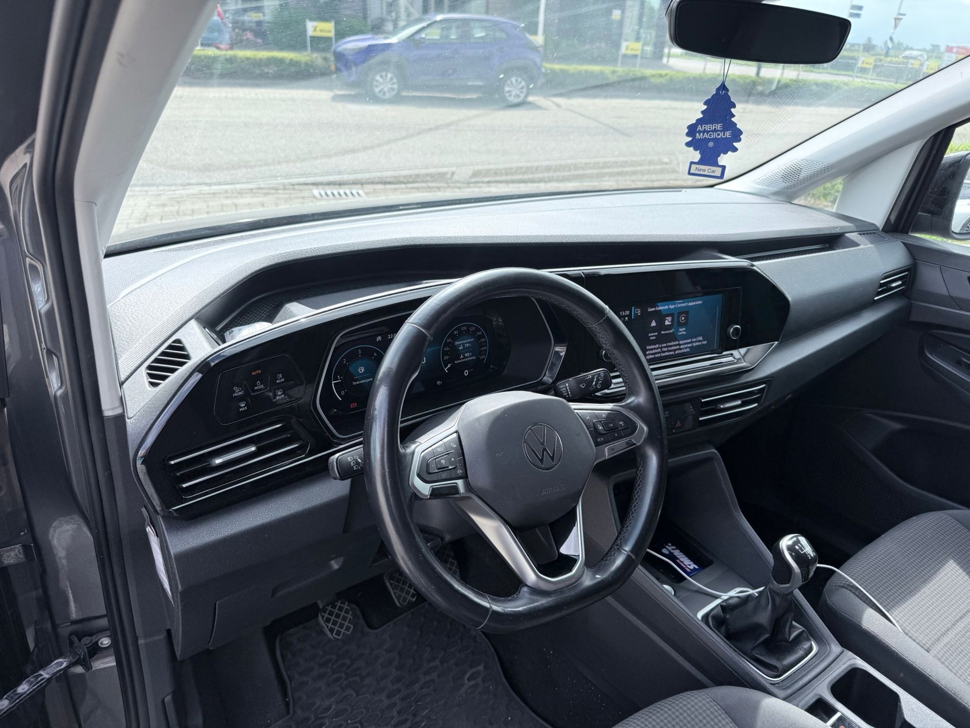Foto van Volkswagen Caddy Modified Partition Wall