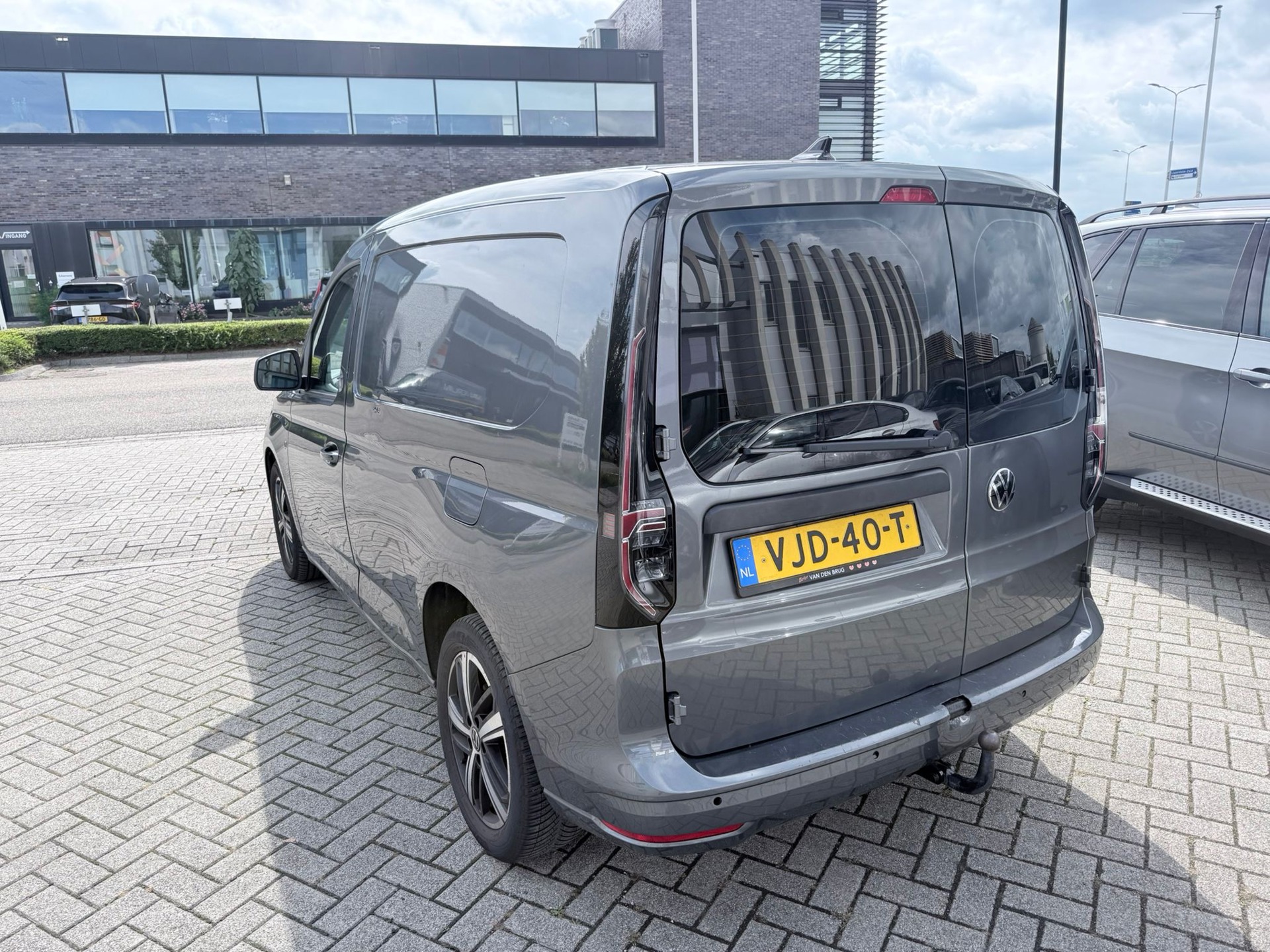 Foto van Volkswagen Caddy Modified Partition Wall