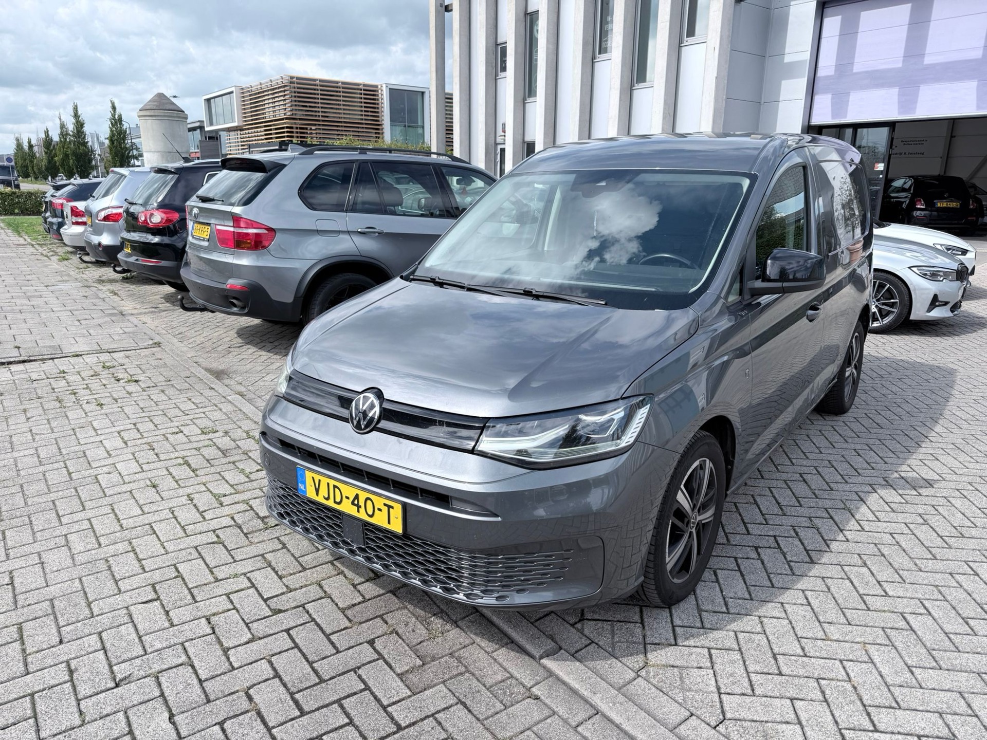 Foto van Volkswagen Caddy Modified Partition Wall