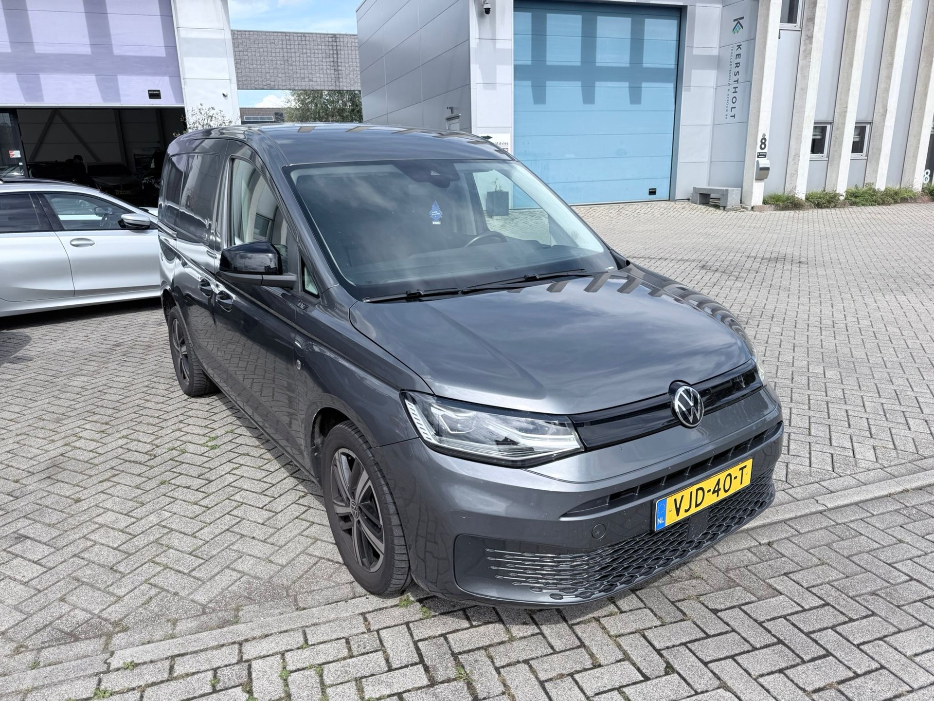 Foto van Volkswagen Caddy Modified Partition Wall