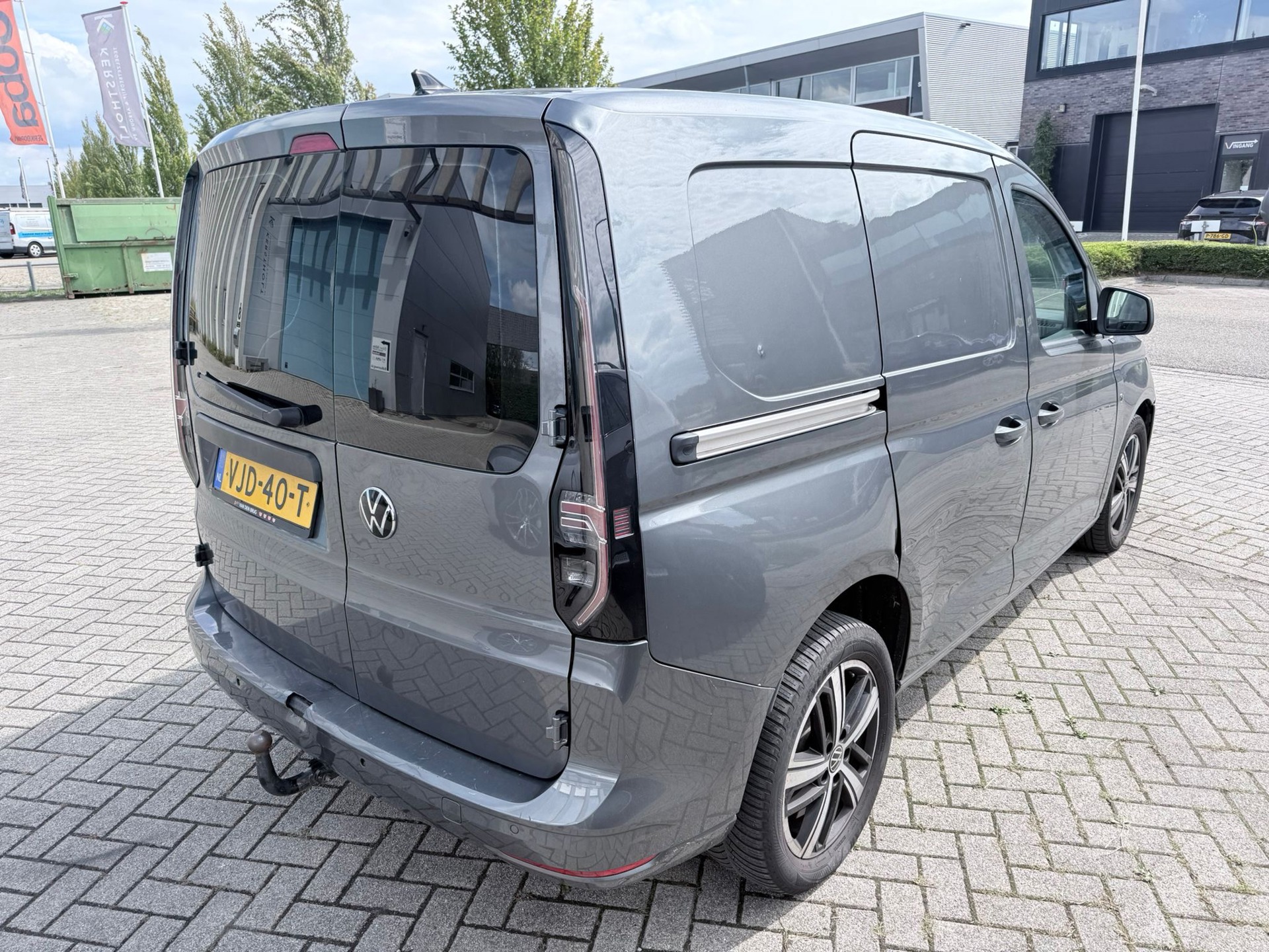 Foto van Volkswagen Caddy Modified Partition Wall