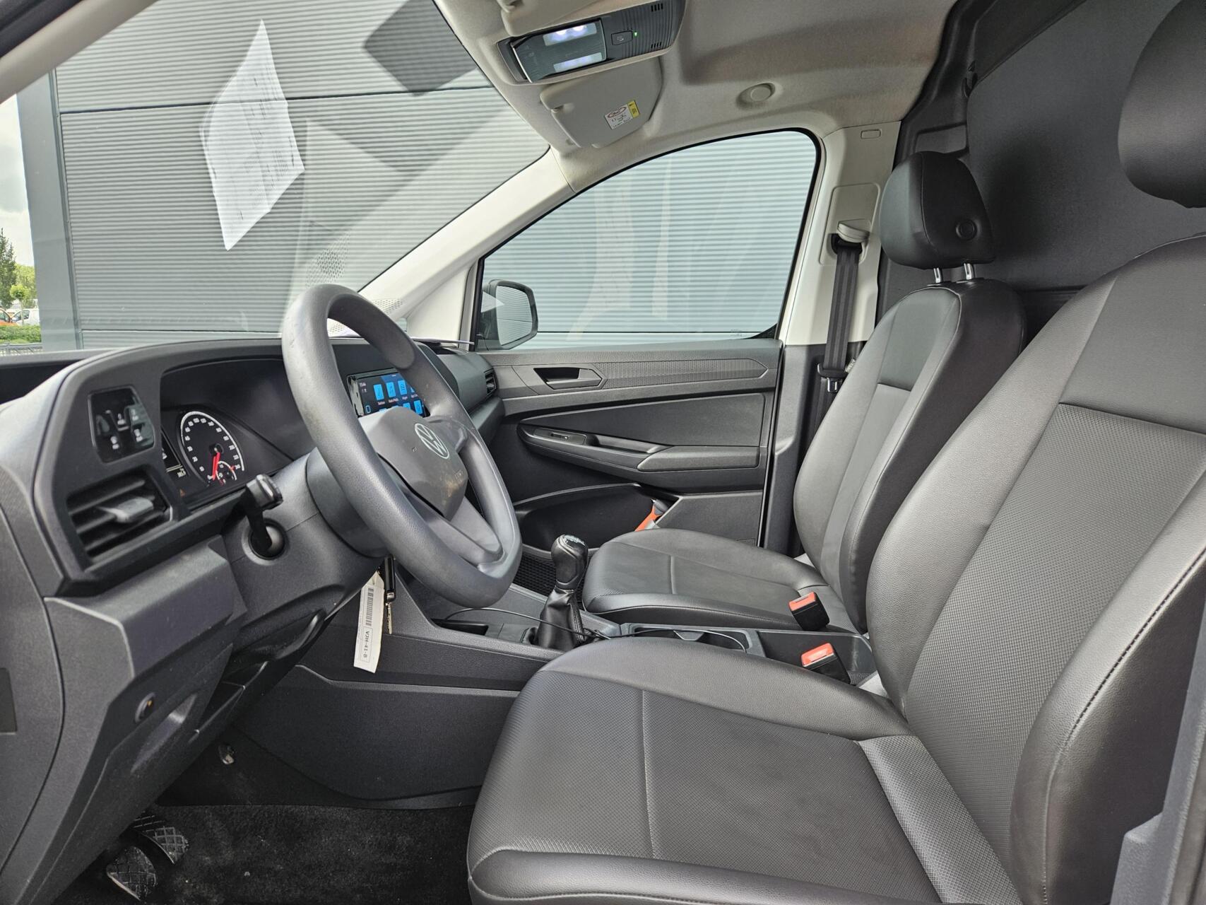 Foto van Volkswagen Caddy Modified Partition Wall