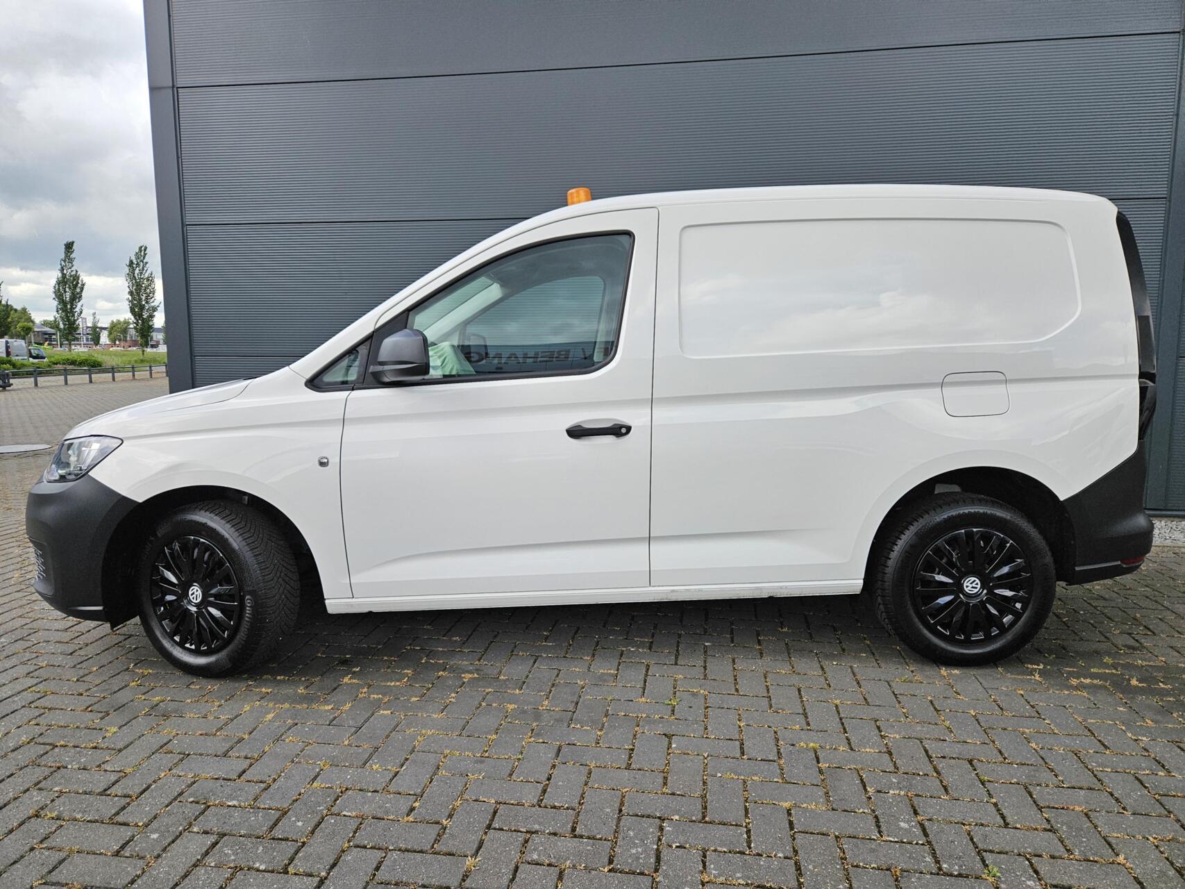 Foto van Volkswagen Caddy Modified Partition Wall