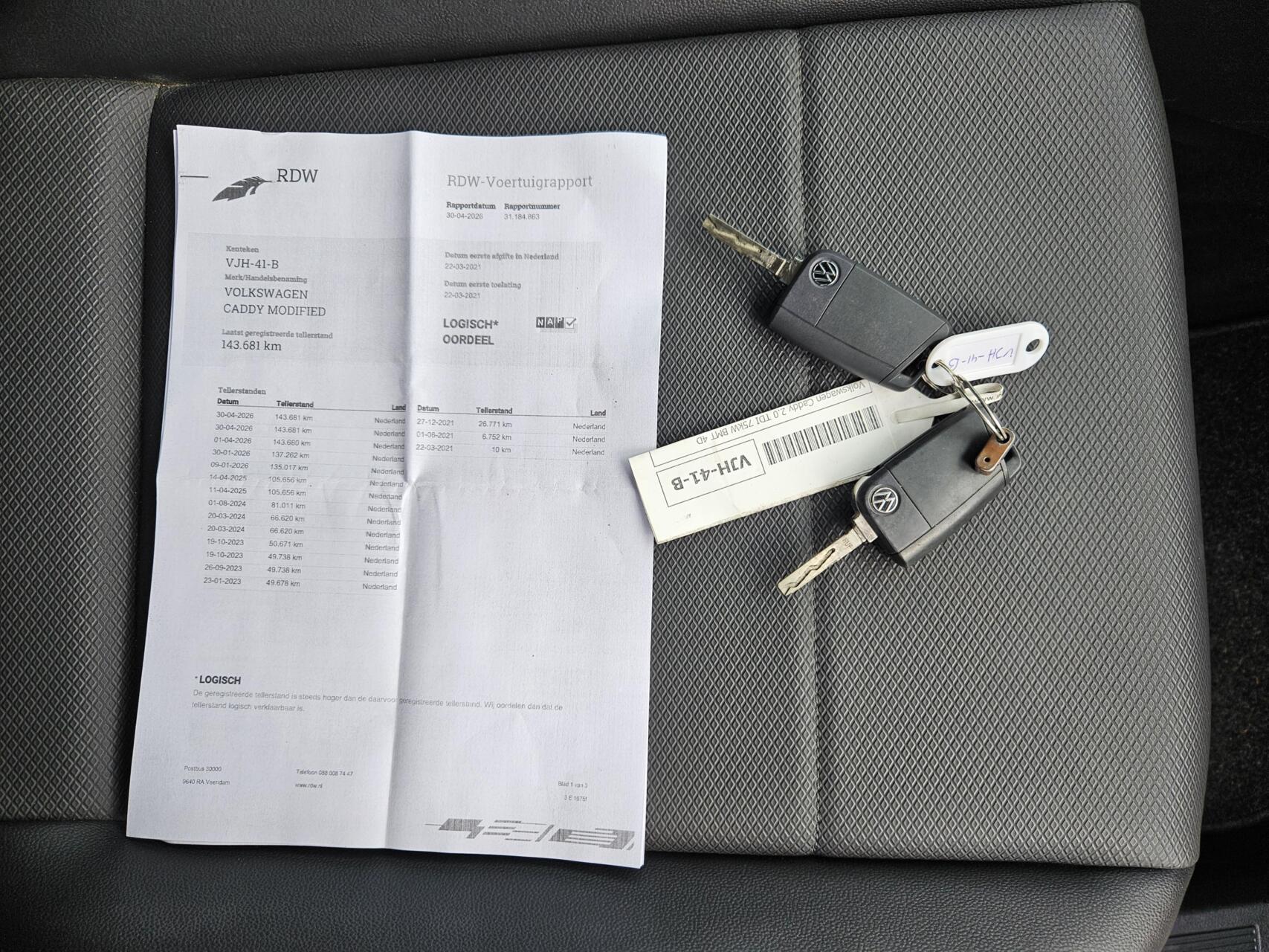 Foto van Volkswagen Caddy Modified Partition Wall