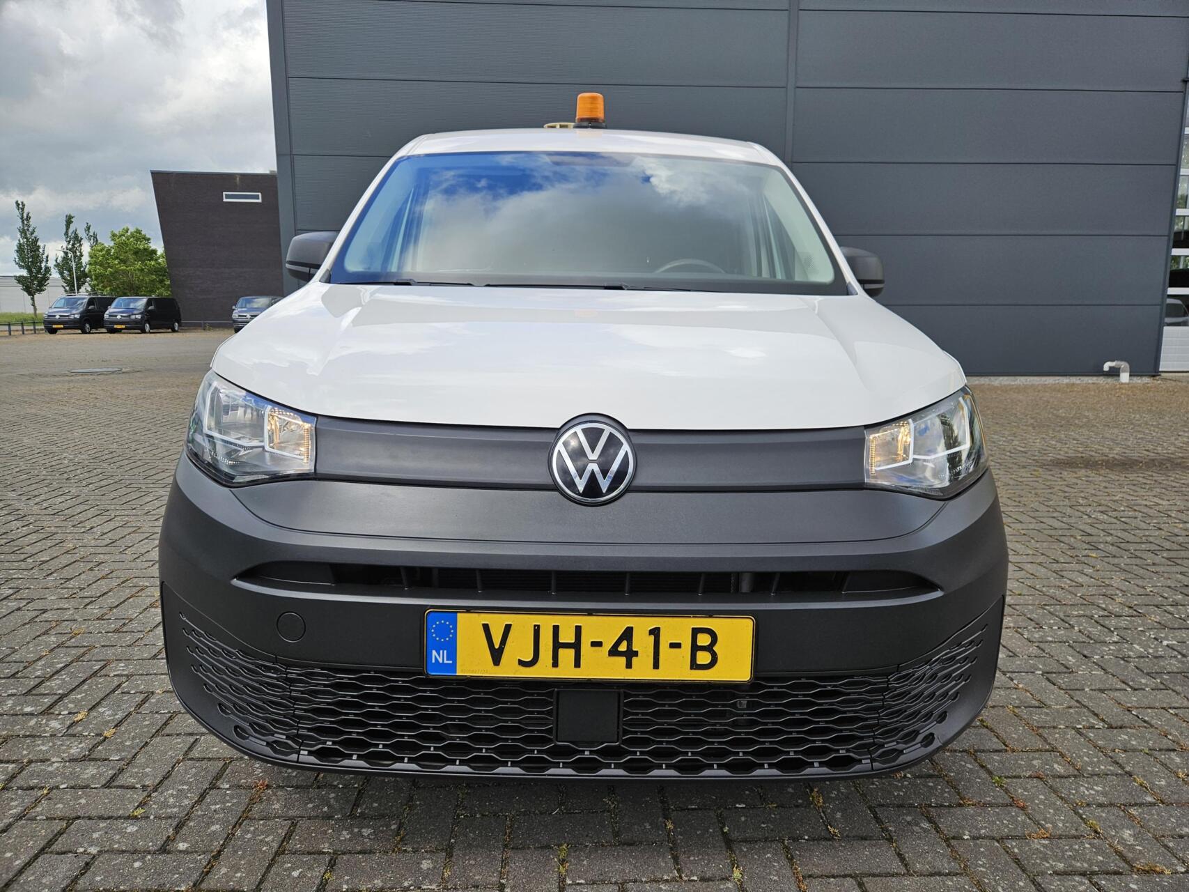 Foto van Volkswagen Caddy Modified Partition Wall