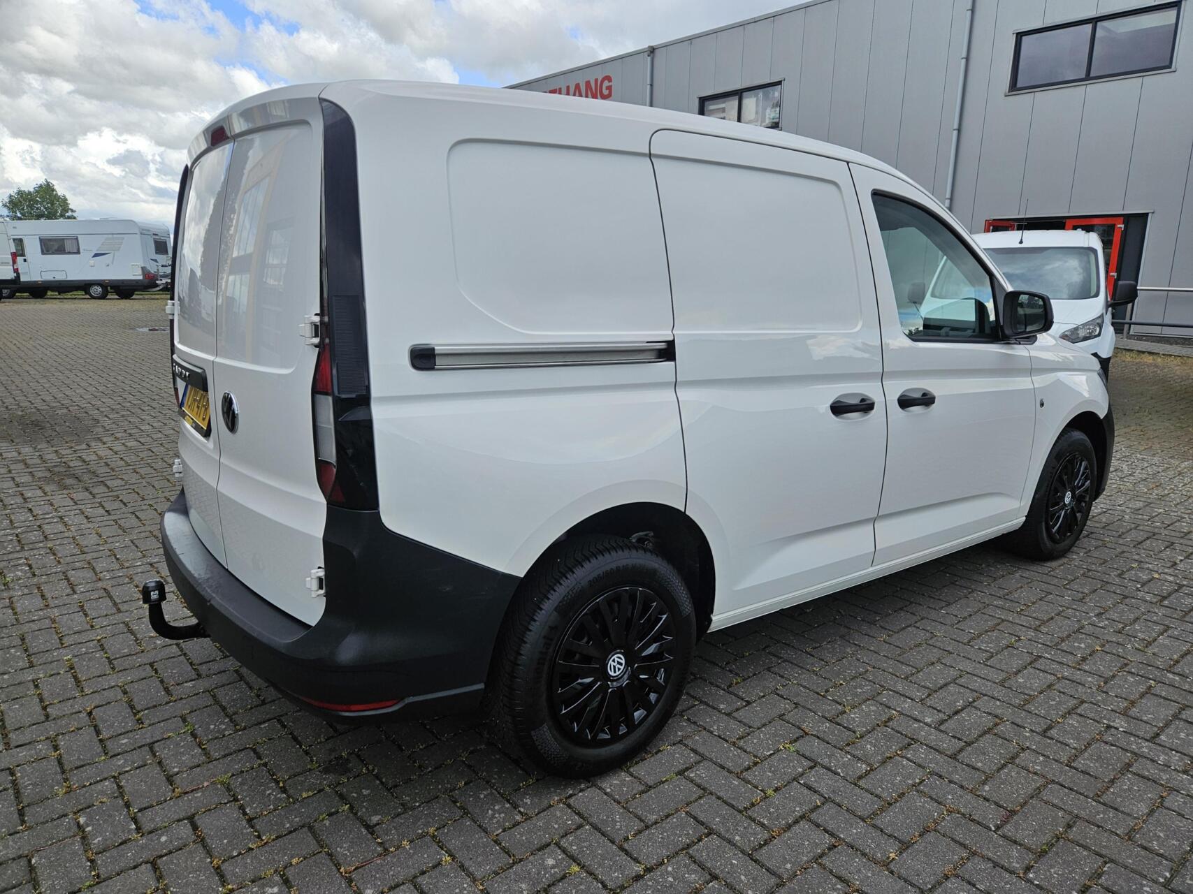 Foto van Volkswagen Caddy Modified Partition Wall