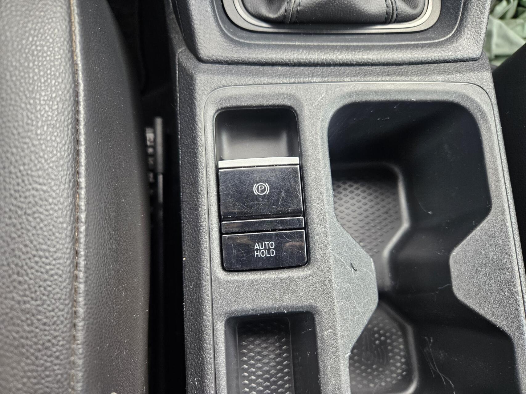 Foto van Volkswagen Caddy Modified Partition Wall