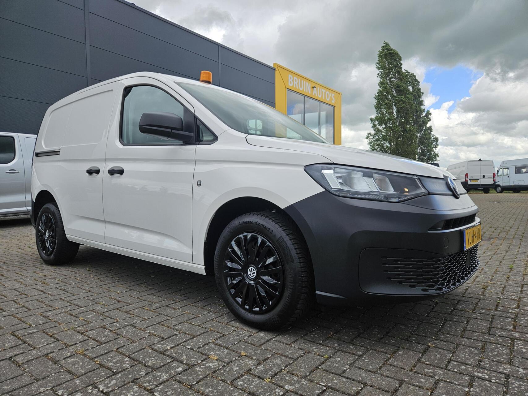 Foto van Volkswagen Caddy Modified Partition Wall