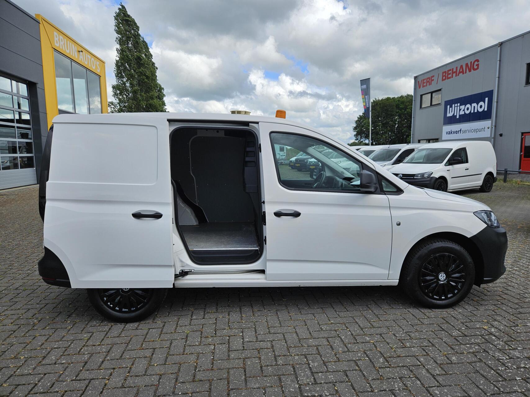 Foto van Volkswagen Caddy Modified Partition Wall