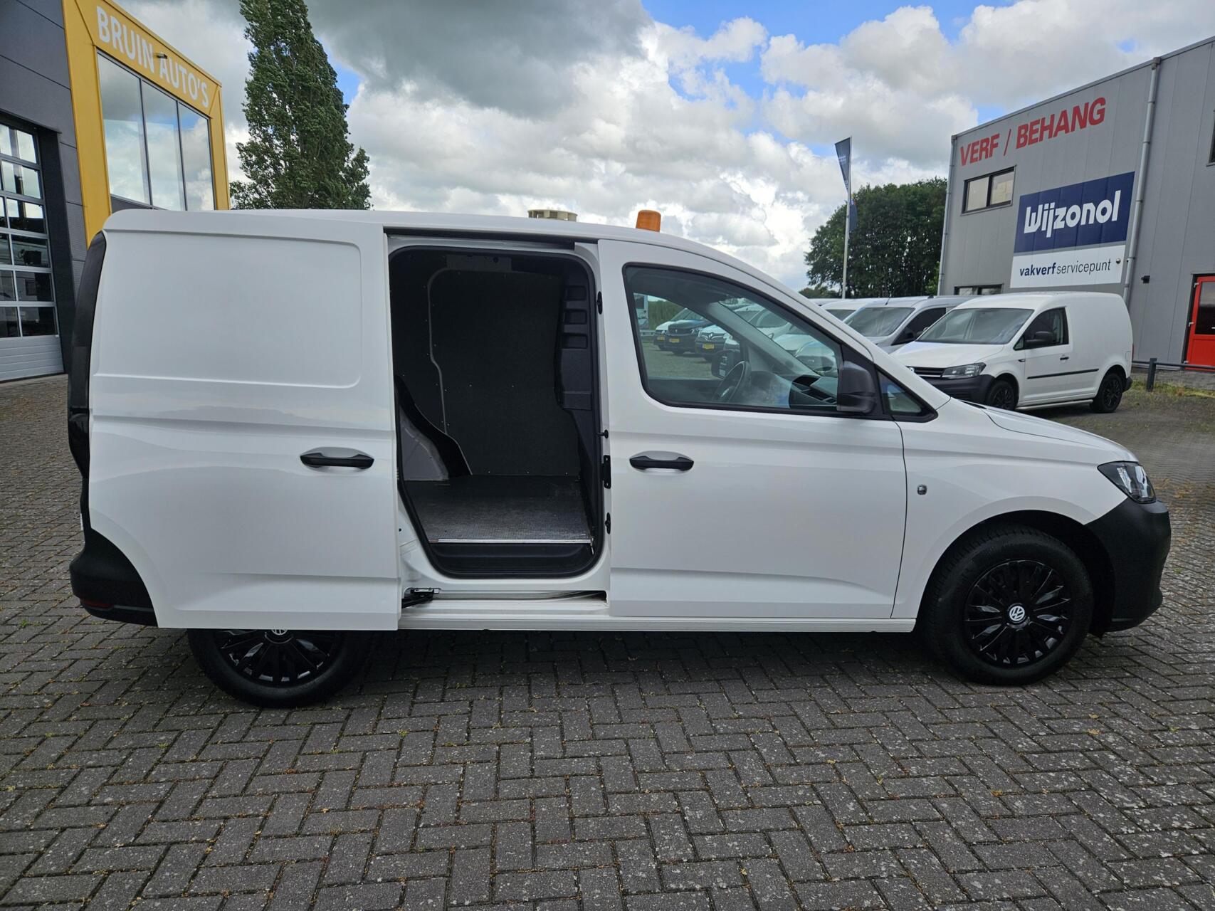 Foto van Volkswagen Caddy Modified Partition Wall