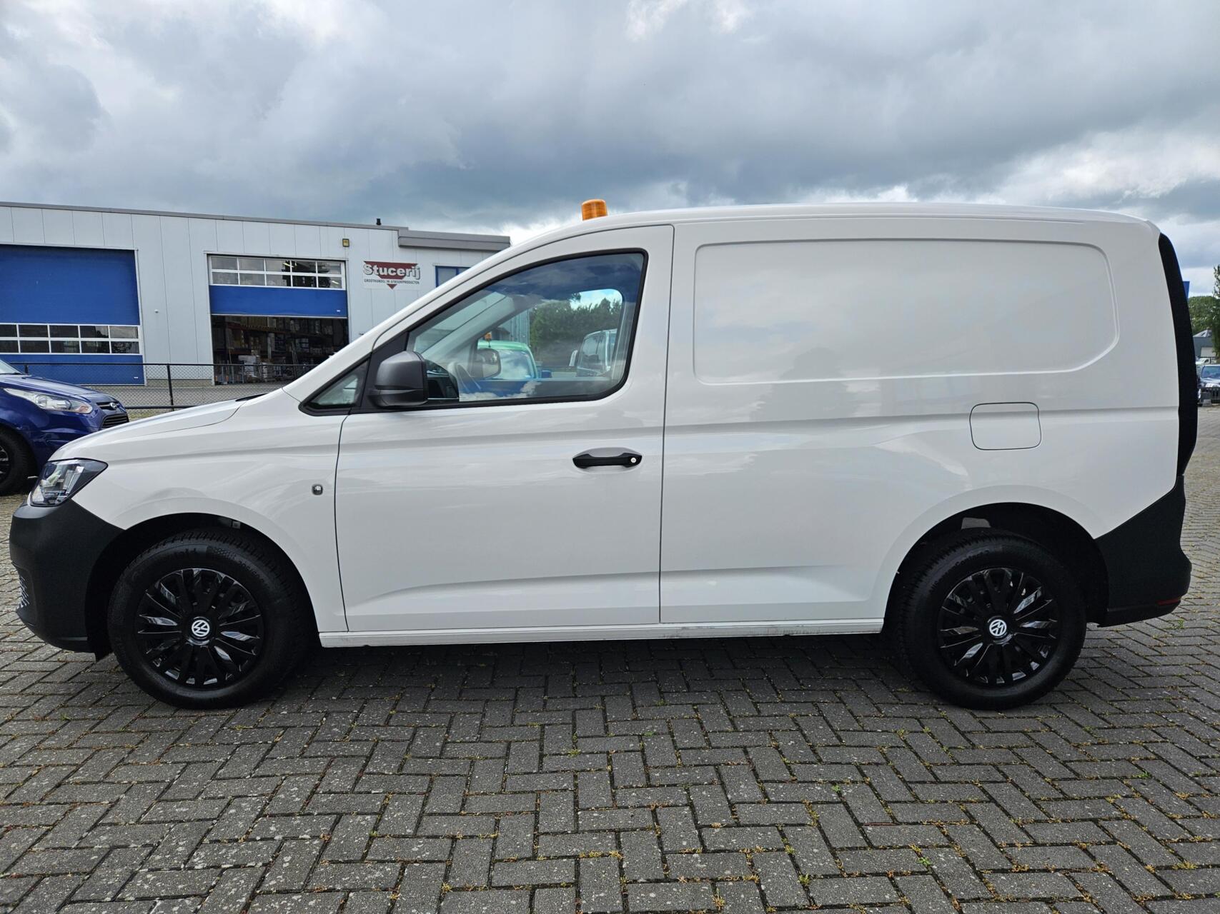 Foto van Volkswagen Caddy Modified Partition Wall