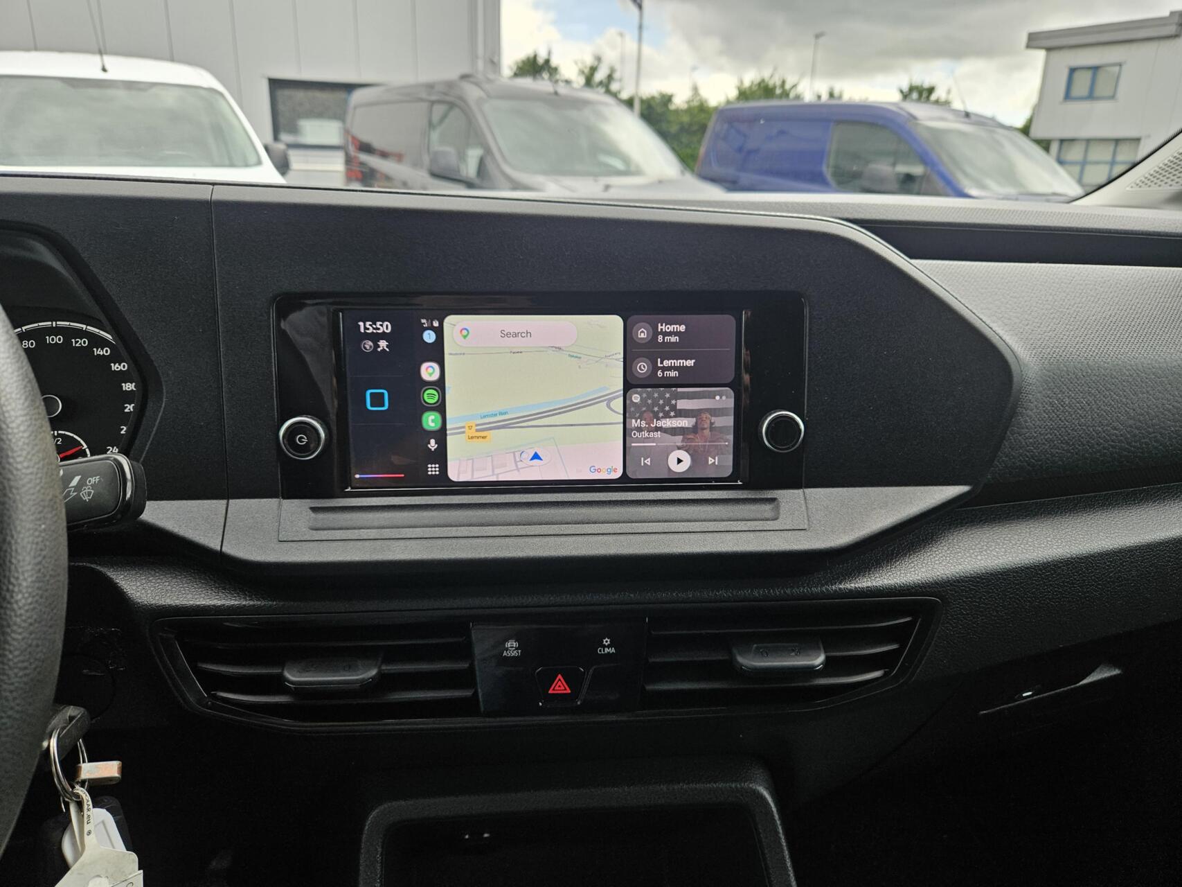 Foto van Volkswagen Caddy Modified Partition Wall