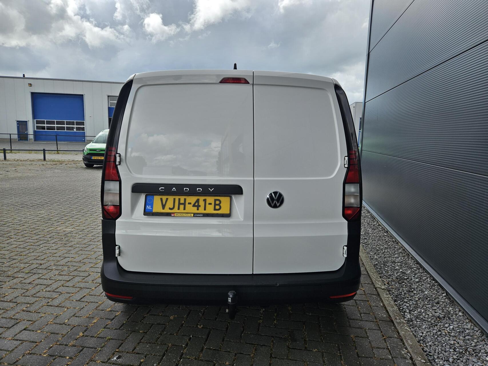 Foto van Volkswagen Caddy Modified Partition Wall