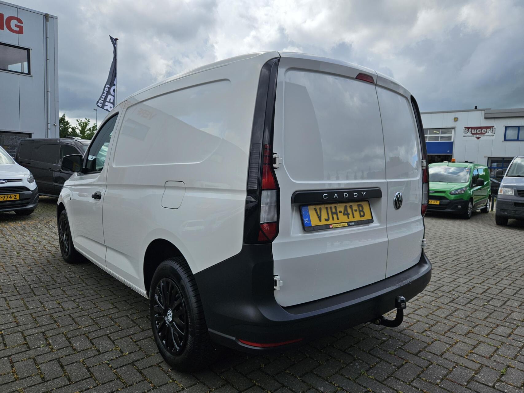 Foto van Volkswagen Caddy Modified Partition Wall