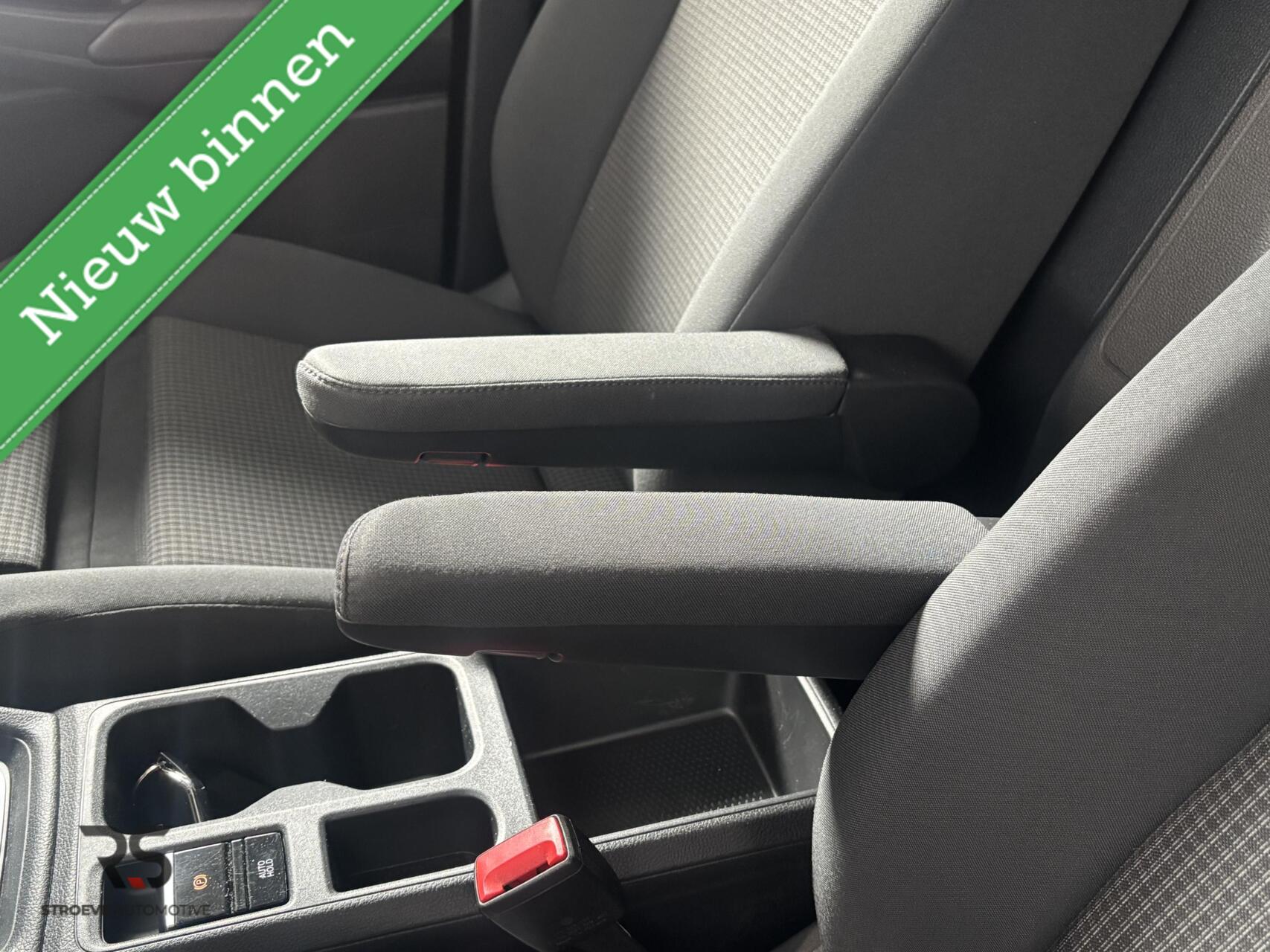 Foto van Volkswagen Caddy Modified Partition Wall