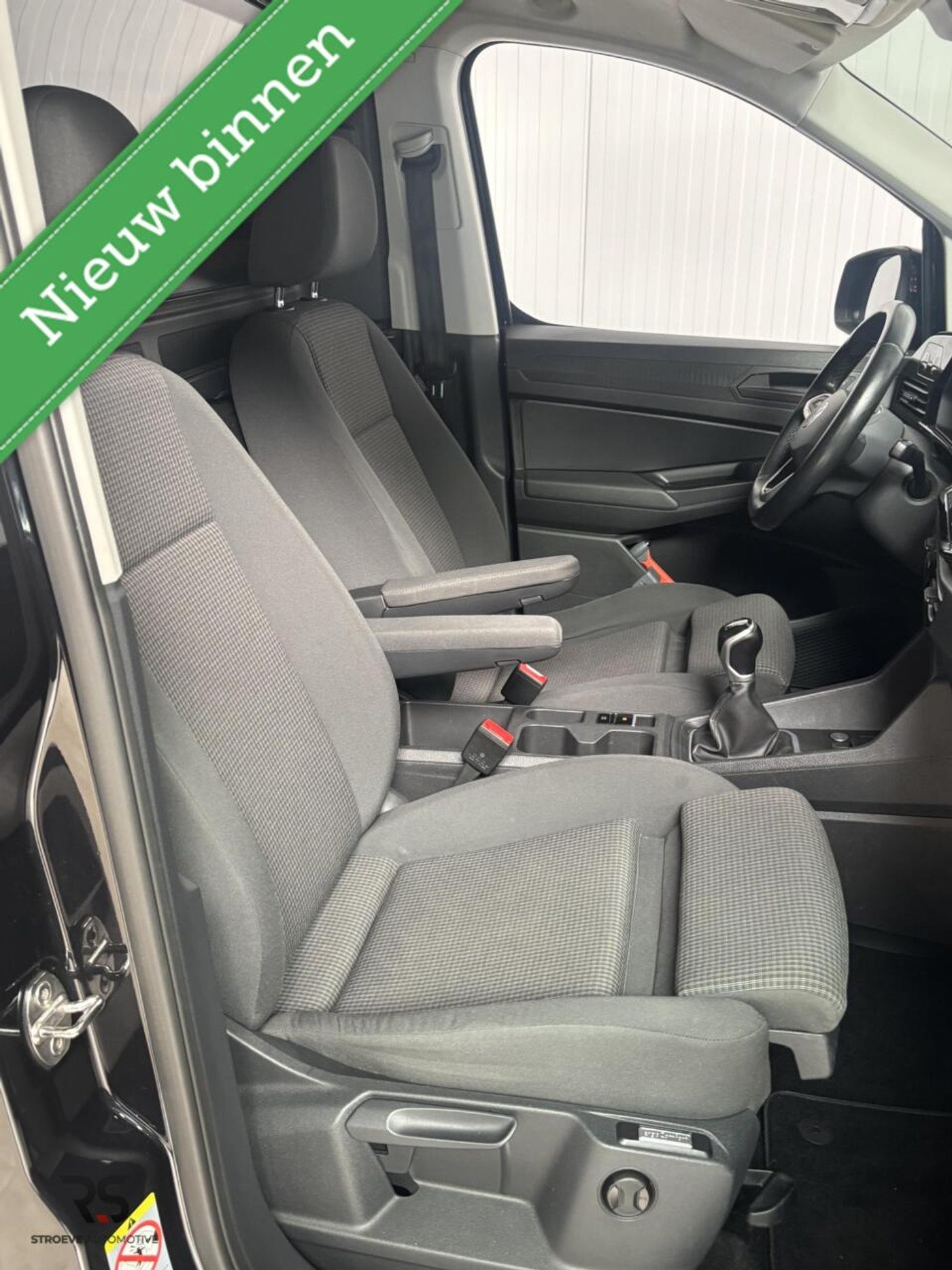 Foto van Volkswagen Caddy Modified Partition Wall