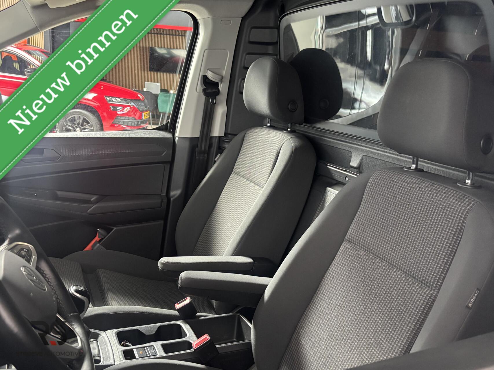 Foto van Volkswagen Caddy Modified Partition Wall