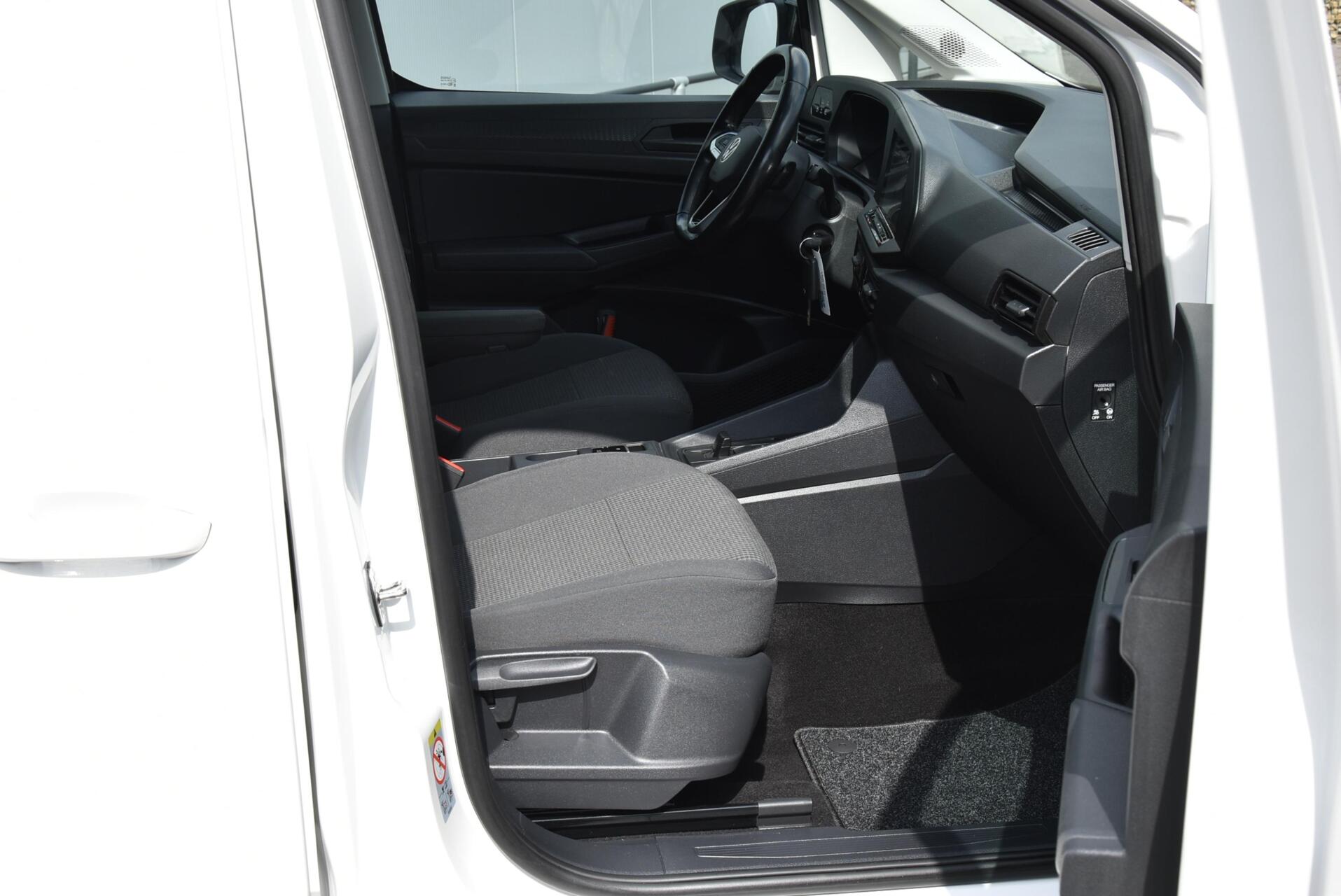 Foto van Volkswagen Caddy Modified Partition Wall