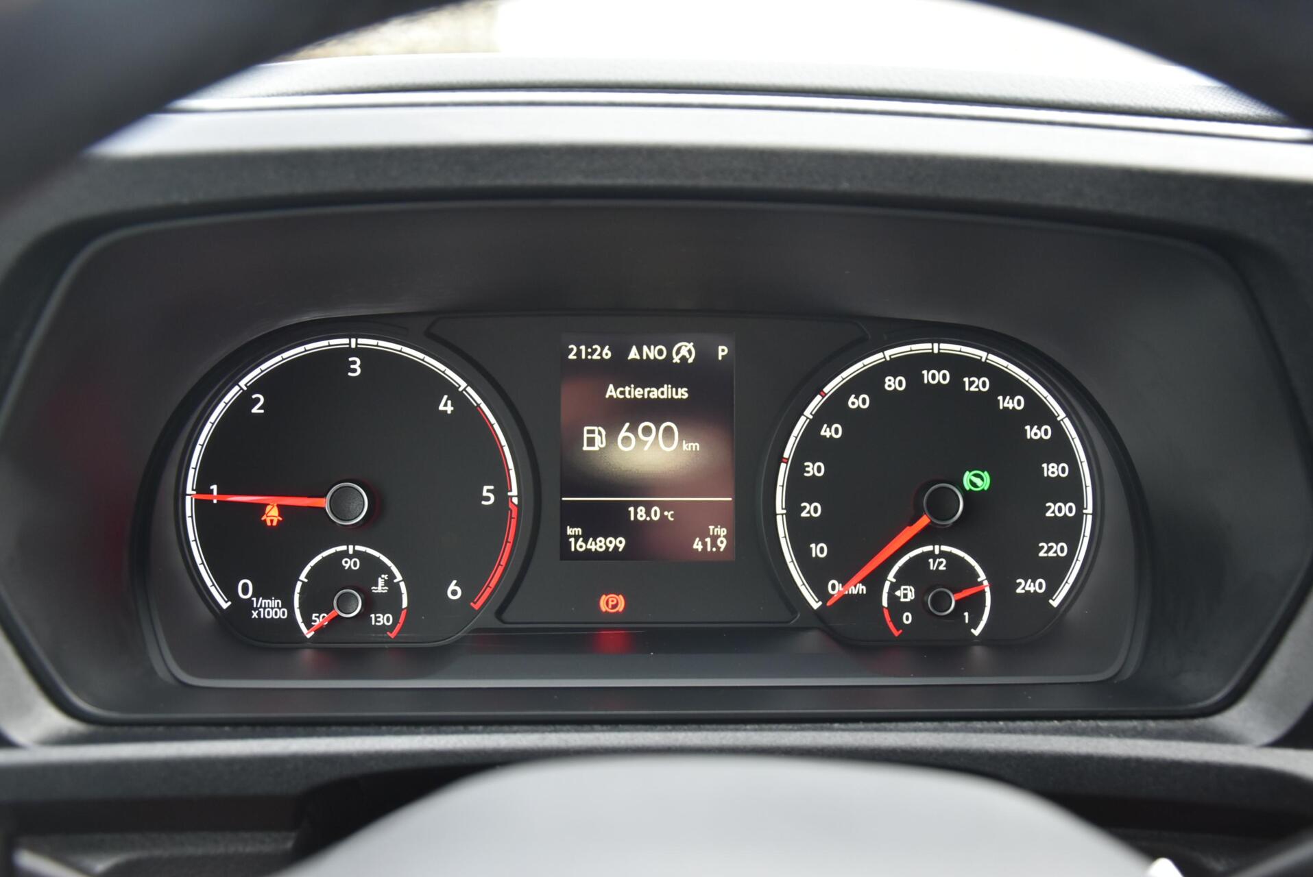 Foto van Volkswagen Caddy Modified Partition Wall