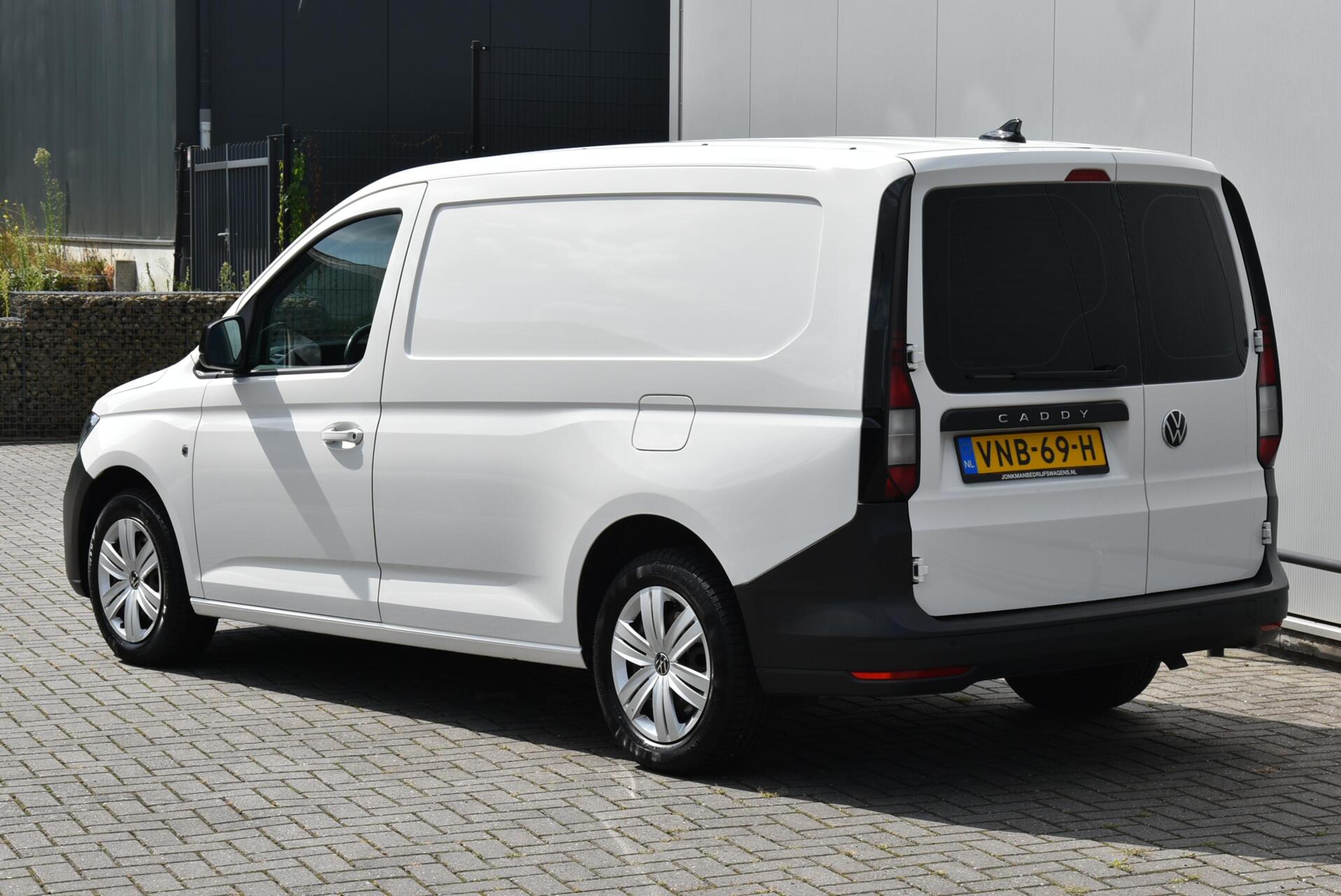 Foto van Volkswagen Caddy Modified Partition Wall