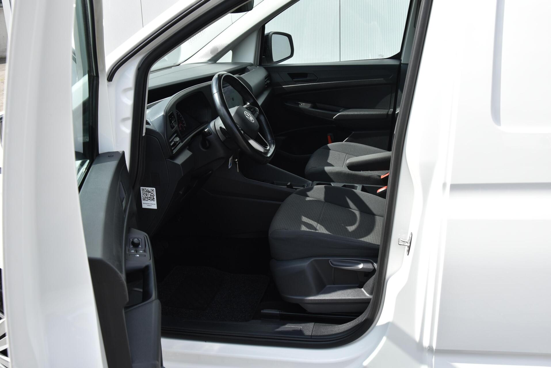 Foto van Volkswagen Caddy Modified Partition Wall