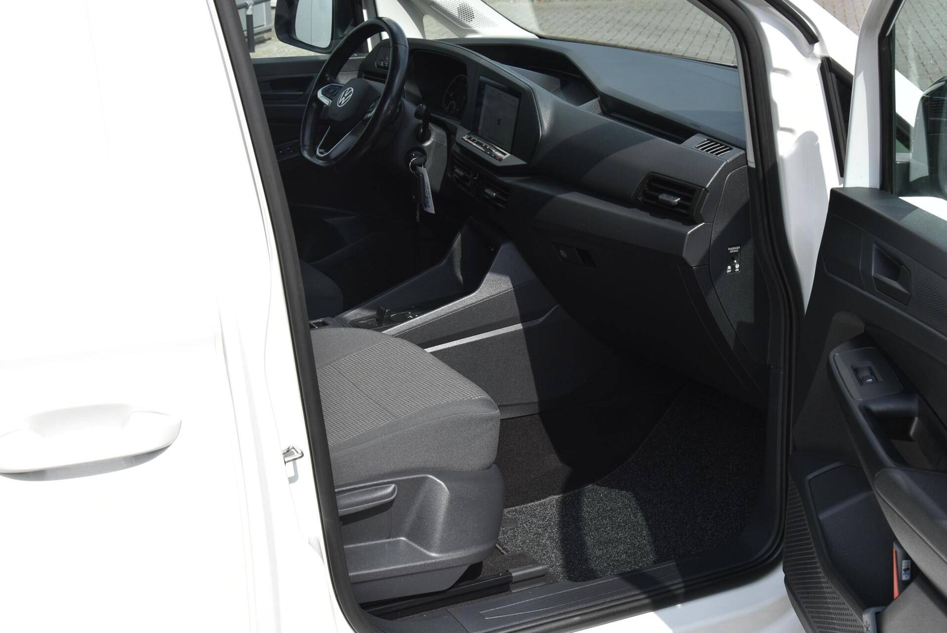 Foto van Volkswagen Caddy Modified Partition Wall