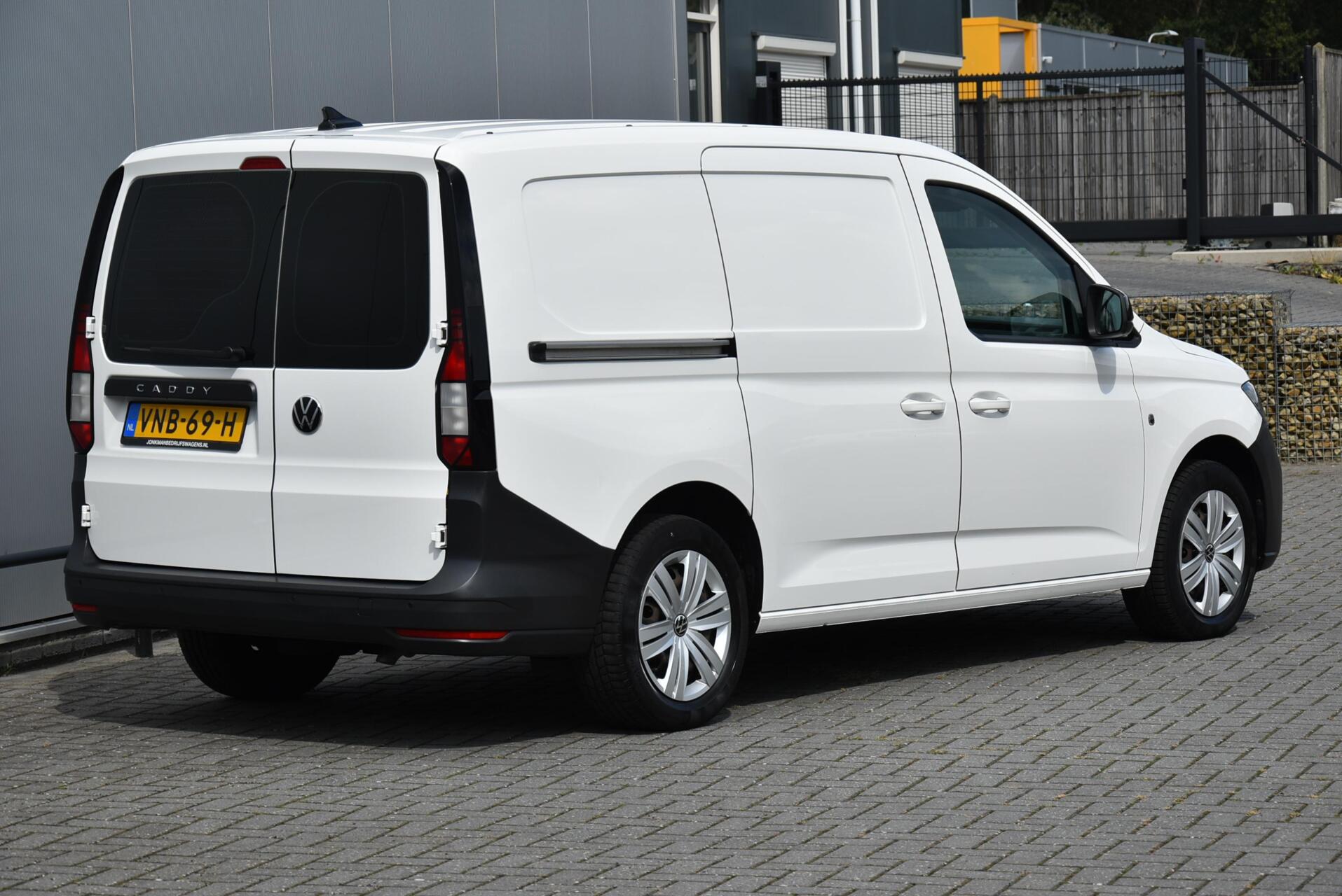 Foto van Volkswagen Caddy Modified Partition Wall