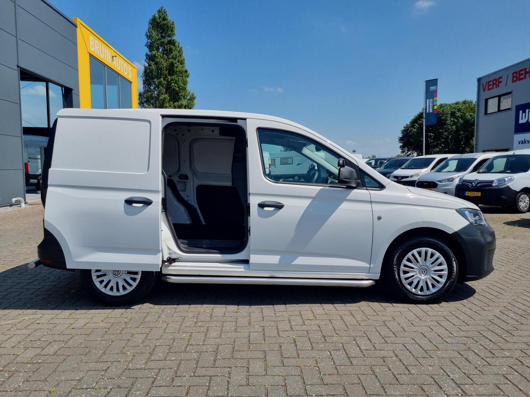 Foto van Volkswagen Caddy Modified Partition Wall