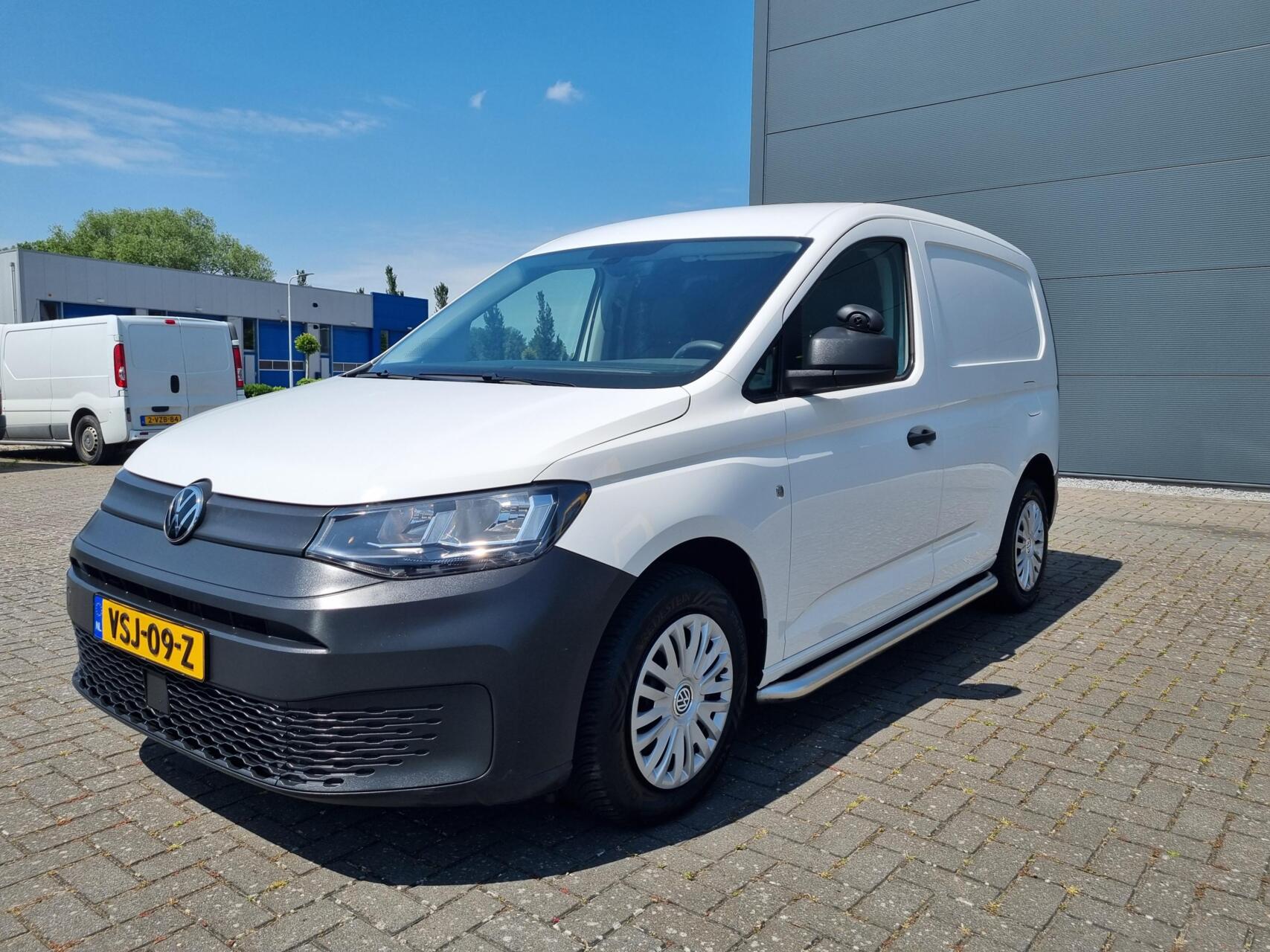 Foto van Volkswagen Caddy Modified Partition Wall