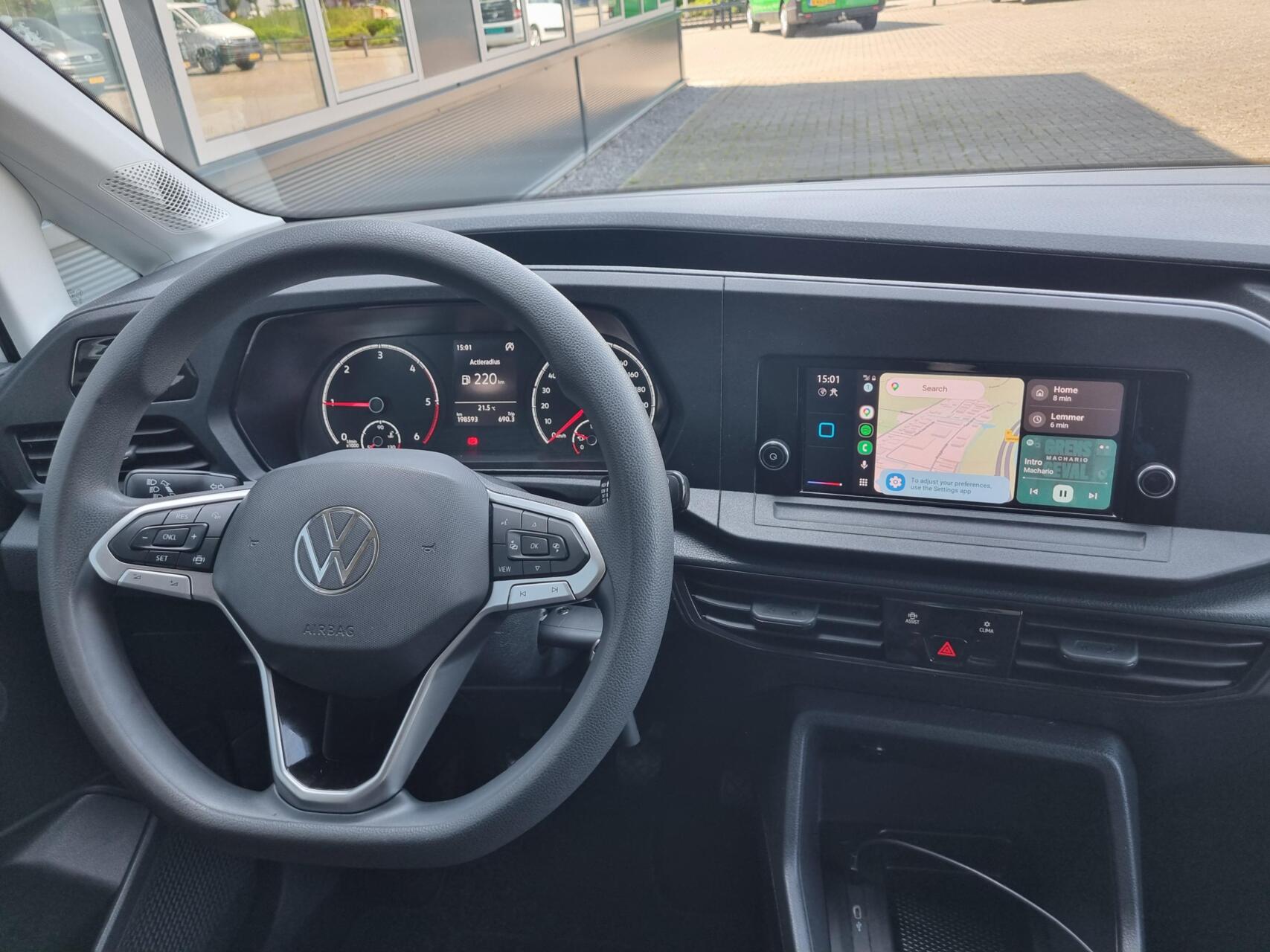 Foto van Volkswagen Caddy Modified Partition Wall