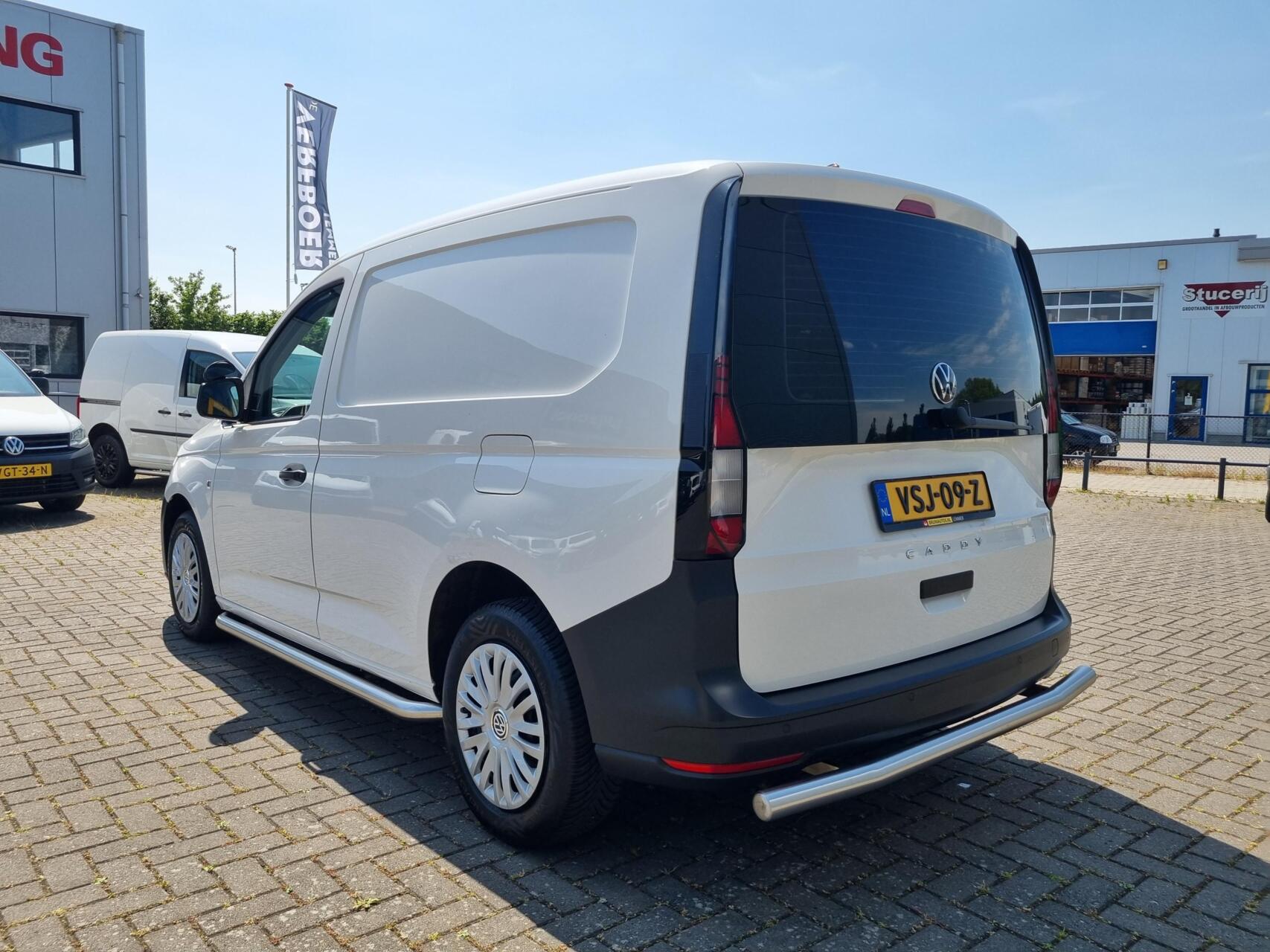 Foto van Volkswagen Caddy Modified Partition Wall