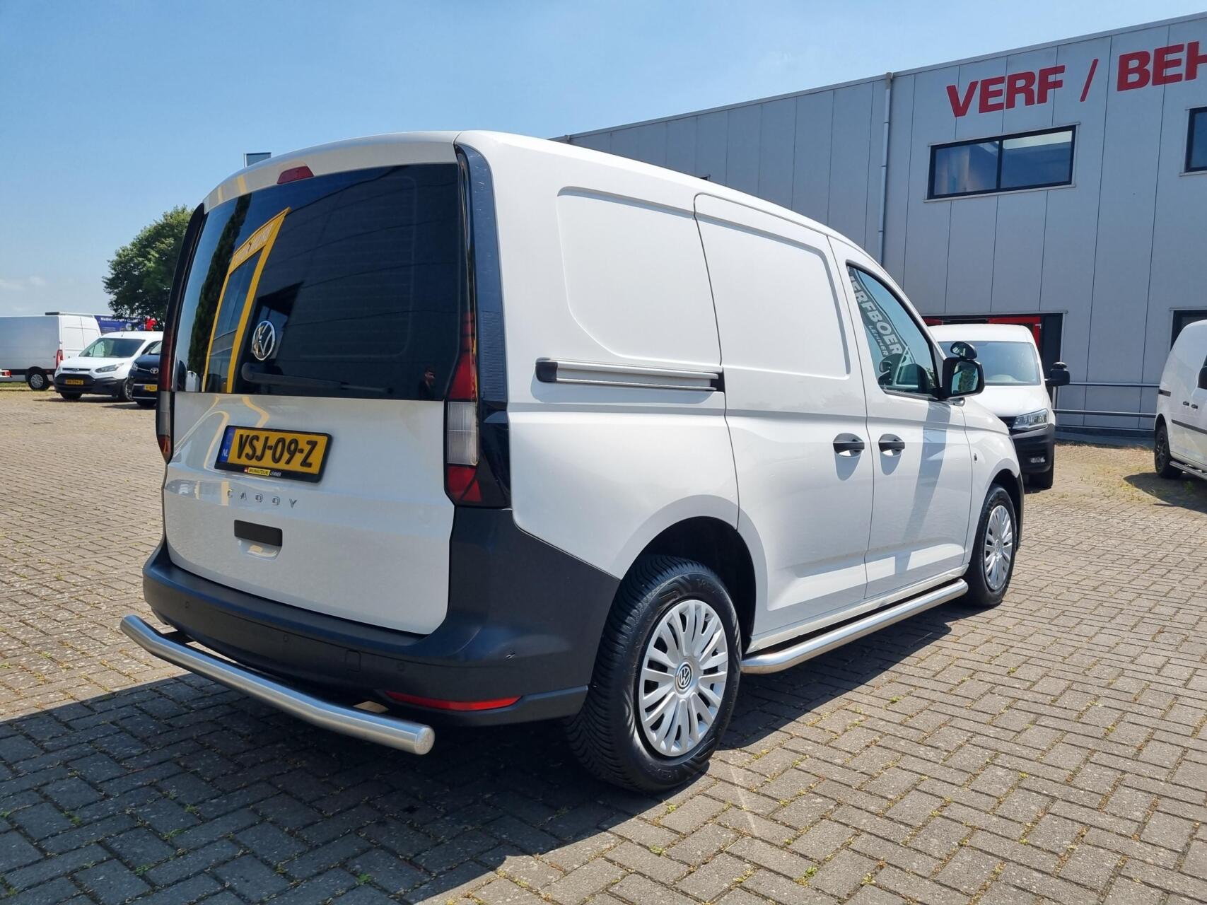 Foto van Volkswagen Caddy Modified Partition Wall