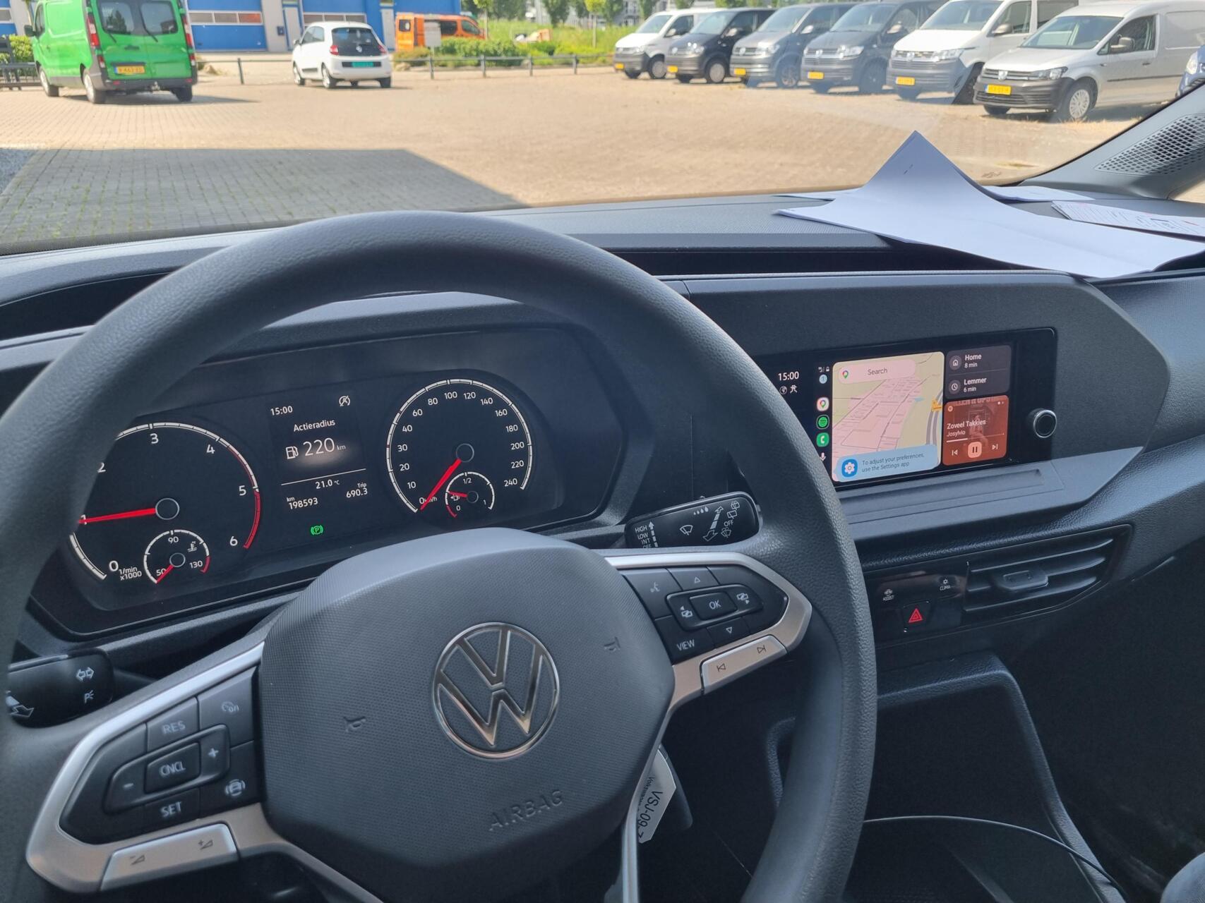 Foto van Volkswagen Caddy Modified Partition Wall