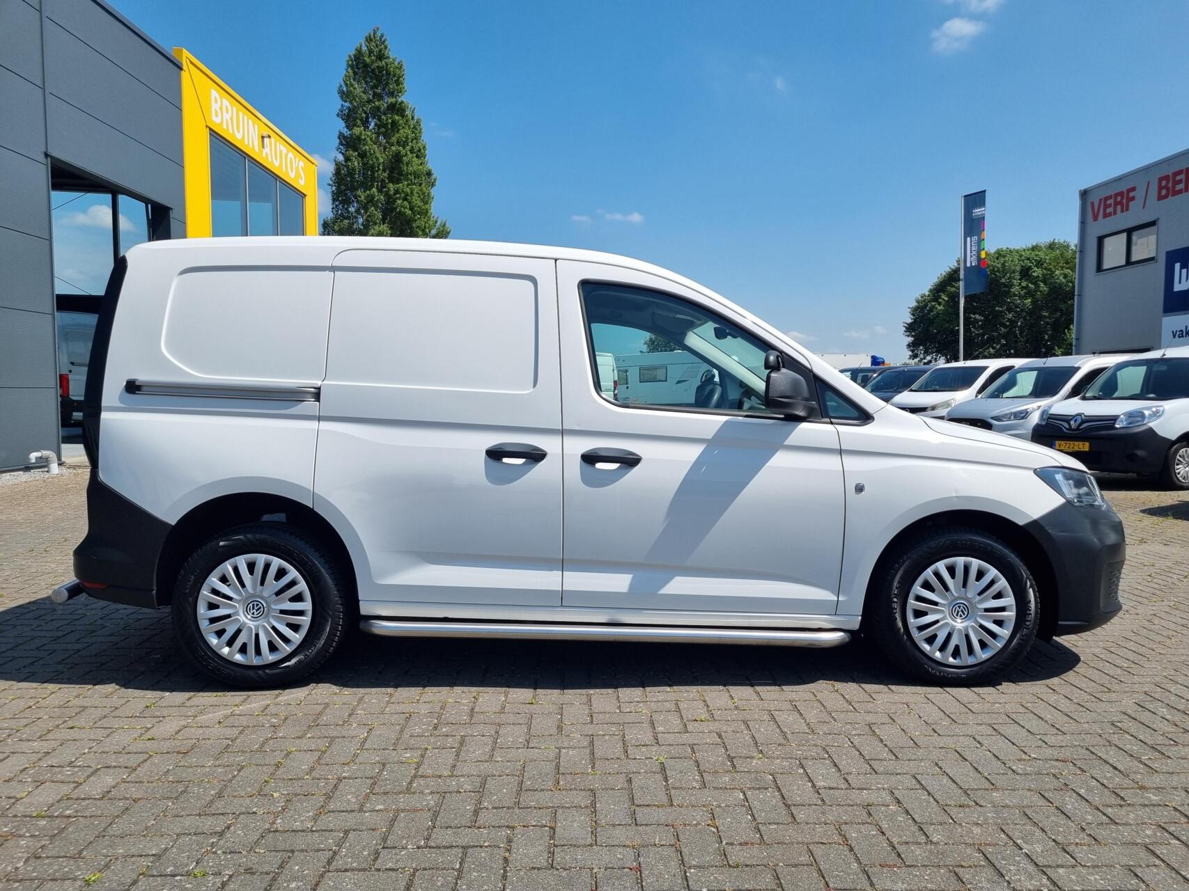 Foto van Volkswagen Caddy Modified Partition Wall