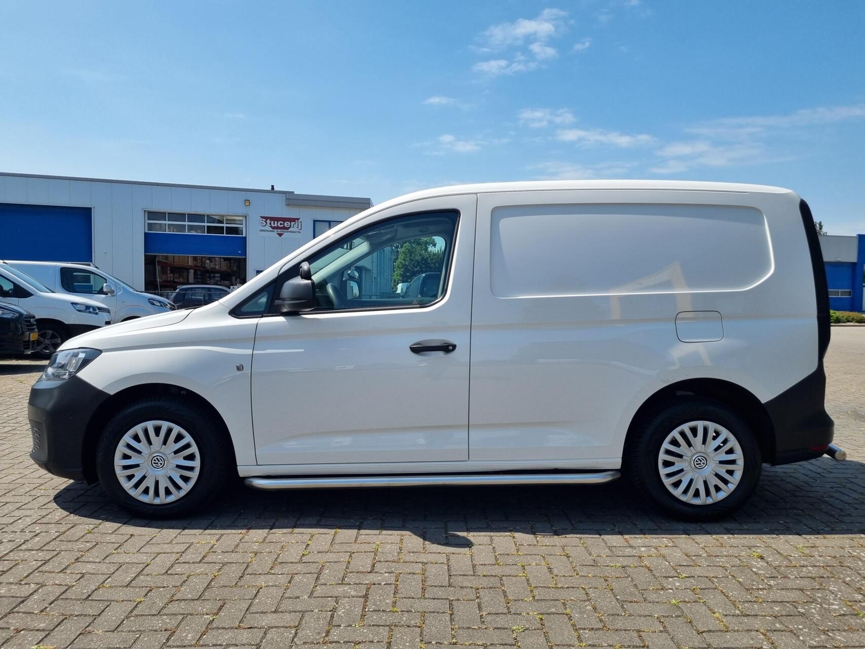 Foto van Volkswagen Caddy Modified Partition Wall