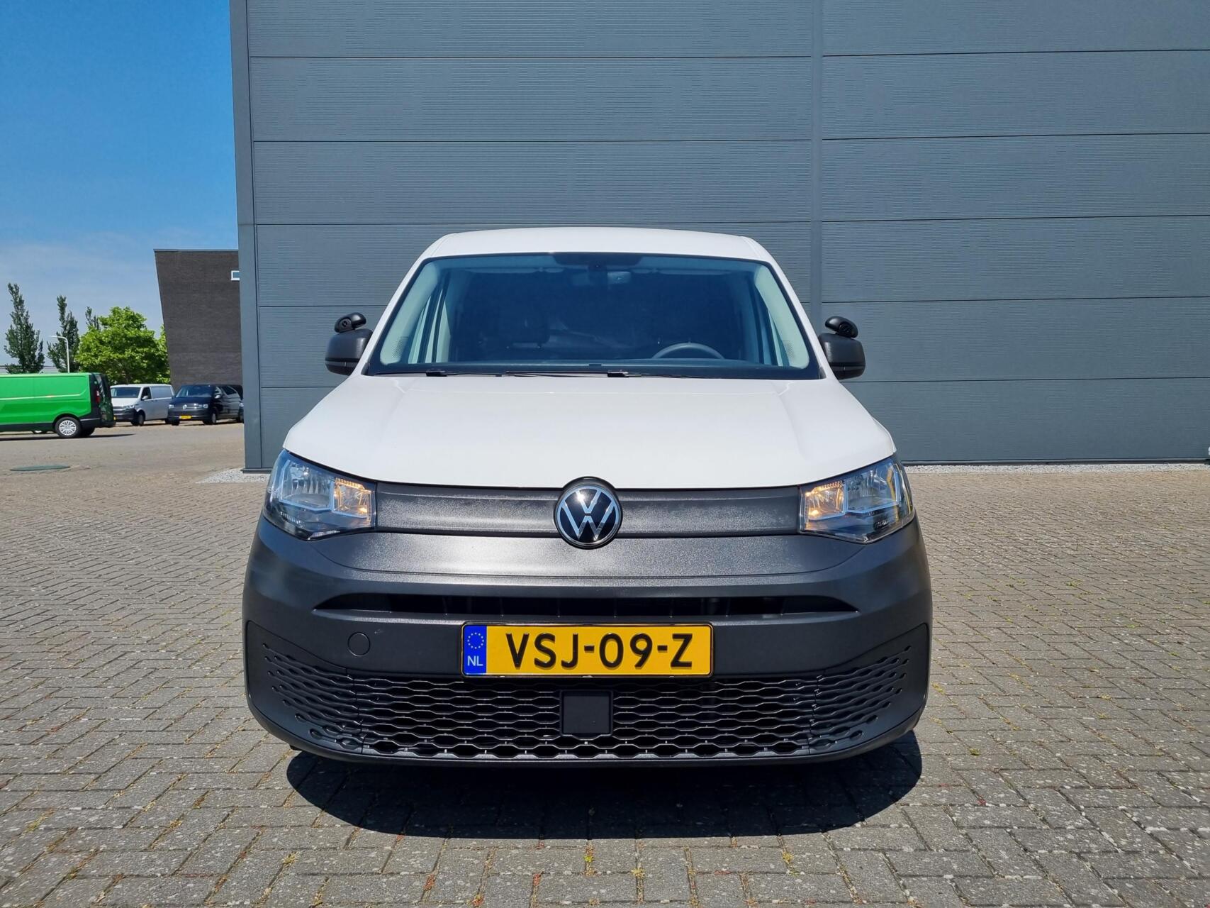 Foto van Volkswagen Caddy Modified Partition Wall