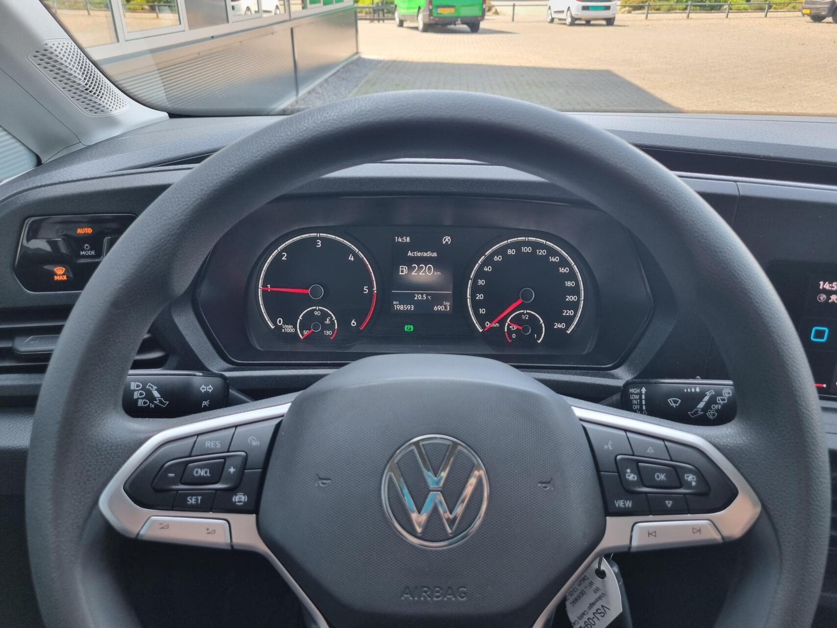 Foto van Volkswagen Caddy Modified Partition Wall