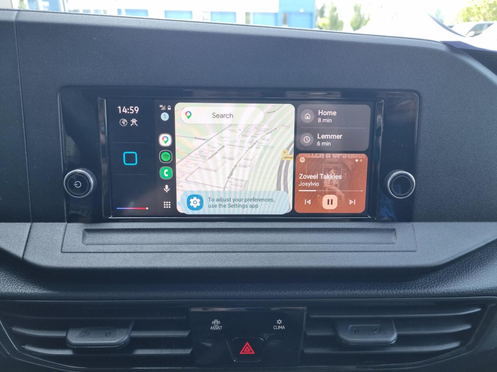 Foto van Volkswagen Caddy Modified Partition Wall